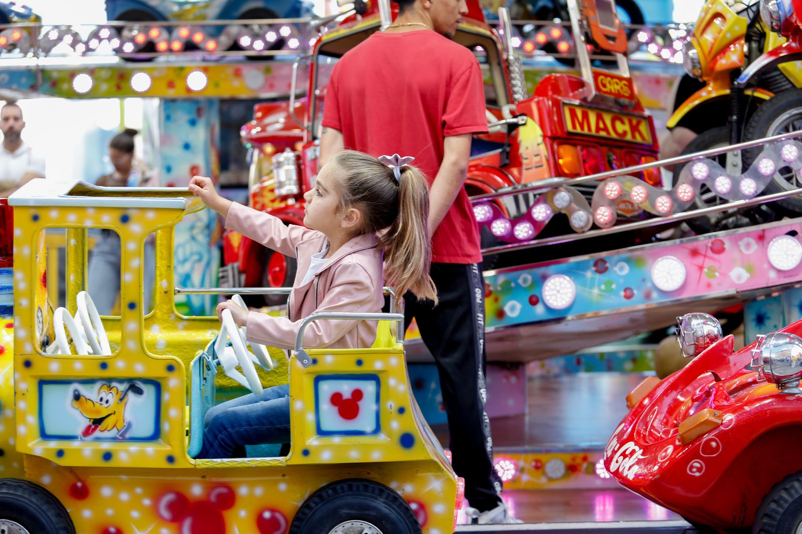 Búscate en la fotos del viernes en la feria de Los Barrios