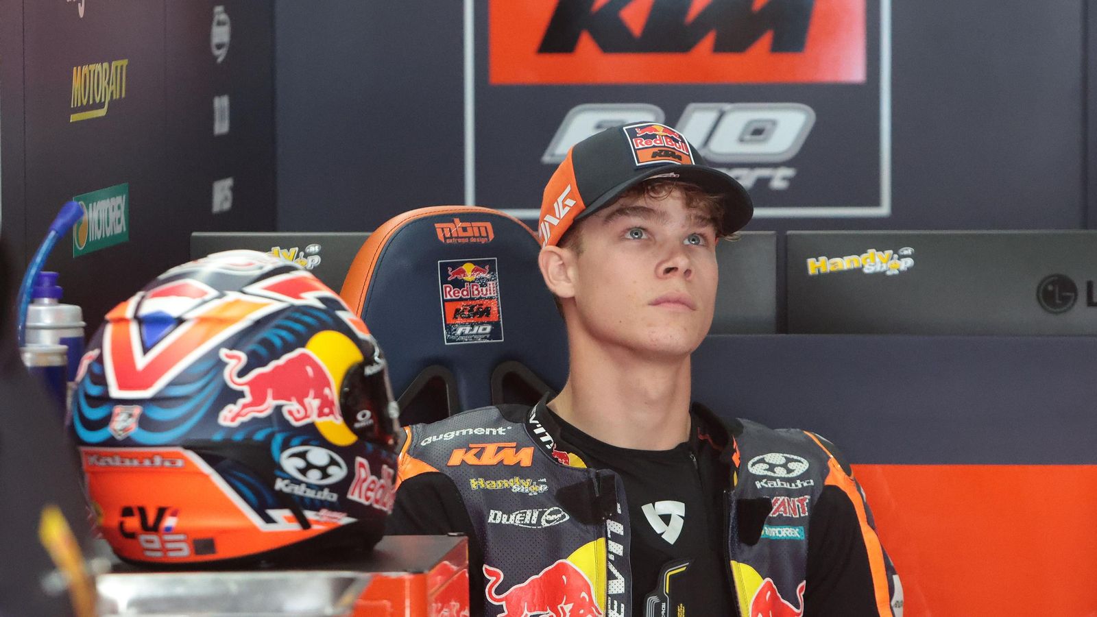 Imágenes de boxes en los entrenamientos del Viernes de Moto2 en Jerez