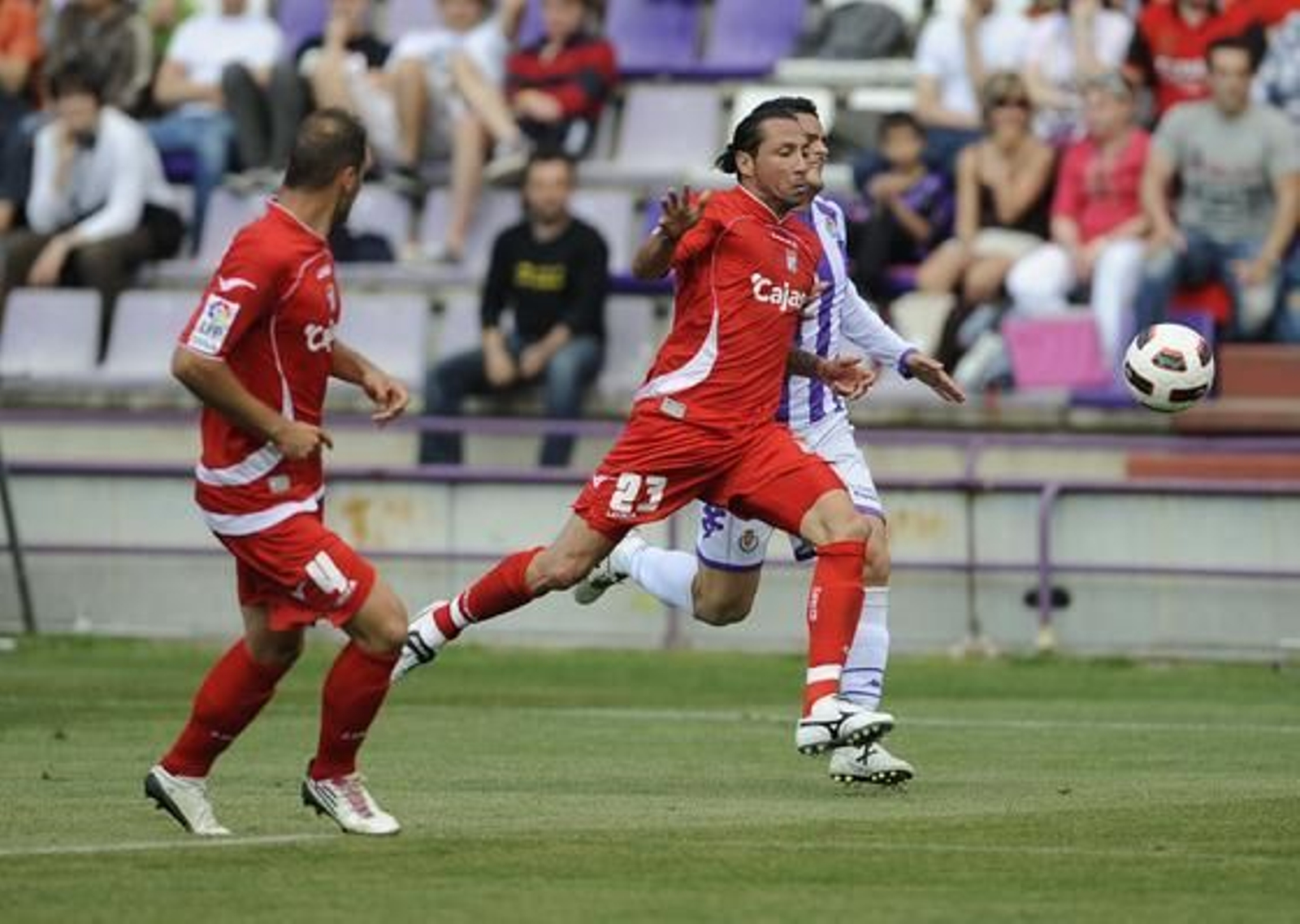 El Xerez se aleja del play-off de ascenso tras caer en Valladolid. 

Foto: LOF