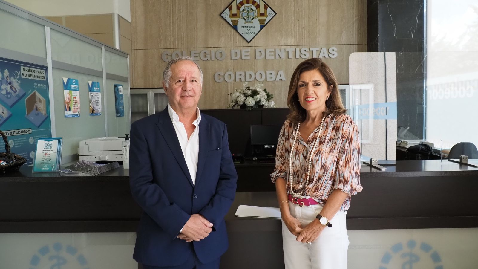 La delegada de Salud y Consumo, María Jesús Botella, en su visita al Colegio de Dentistas de Córdoba.