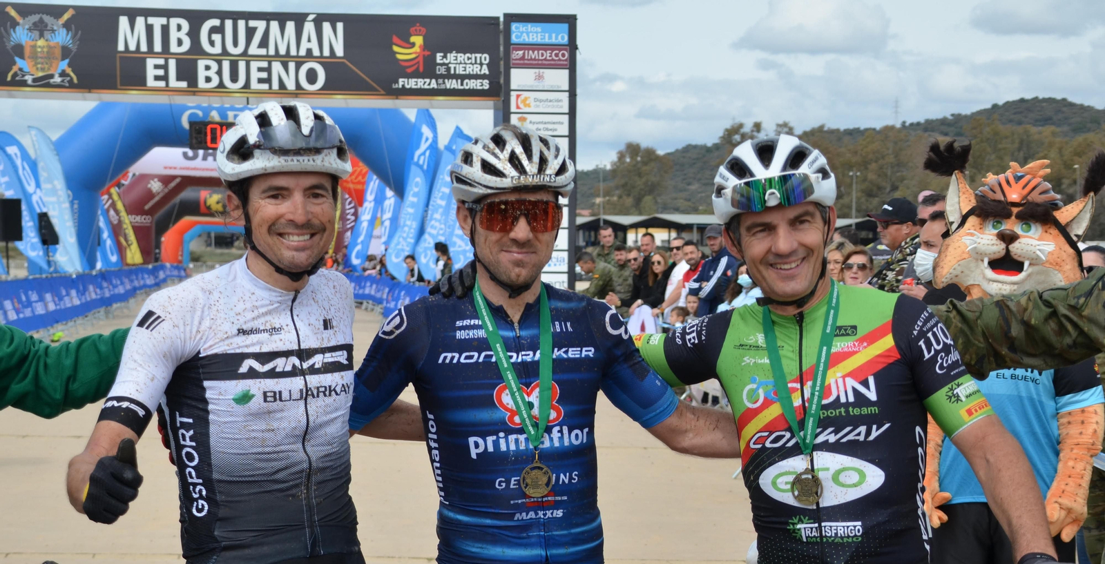 David Arroyo, en el centro de la imagen, junto a 'Triki Beltrán' y Juan Pedro Trujillo.