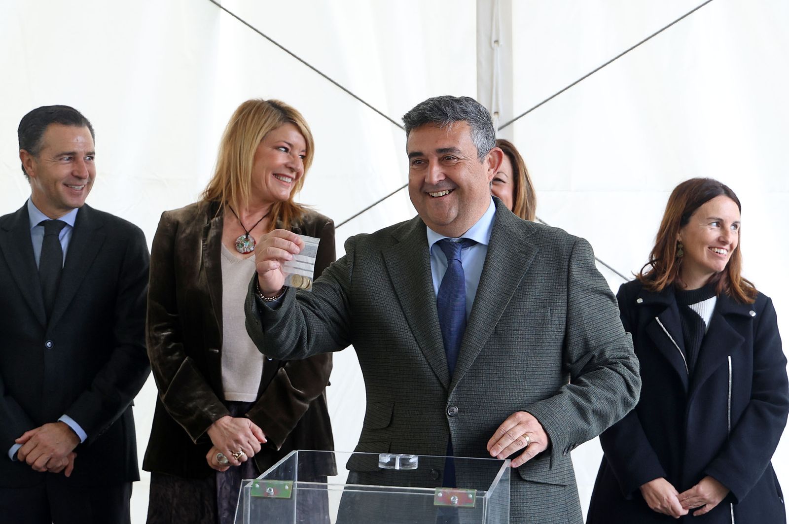 Fotografías de la colocación de la primera piedra de las obras de ampliación y reforma de la Escuela de Arte y Superior de Diseño León Ortega de Huelva