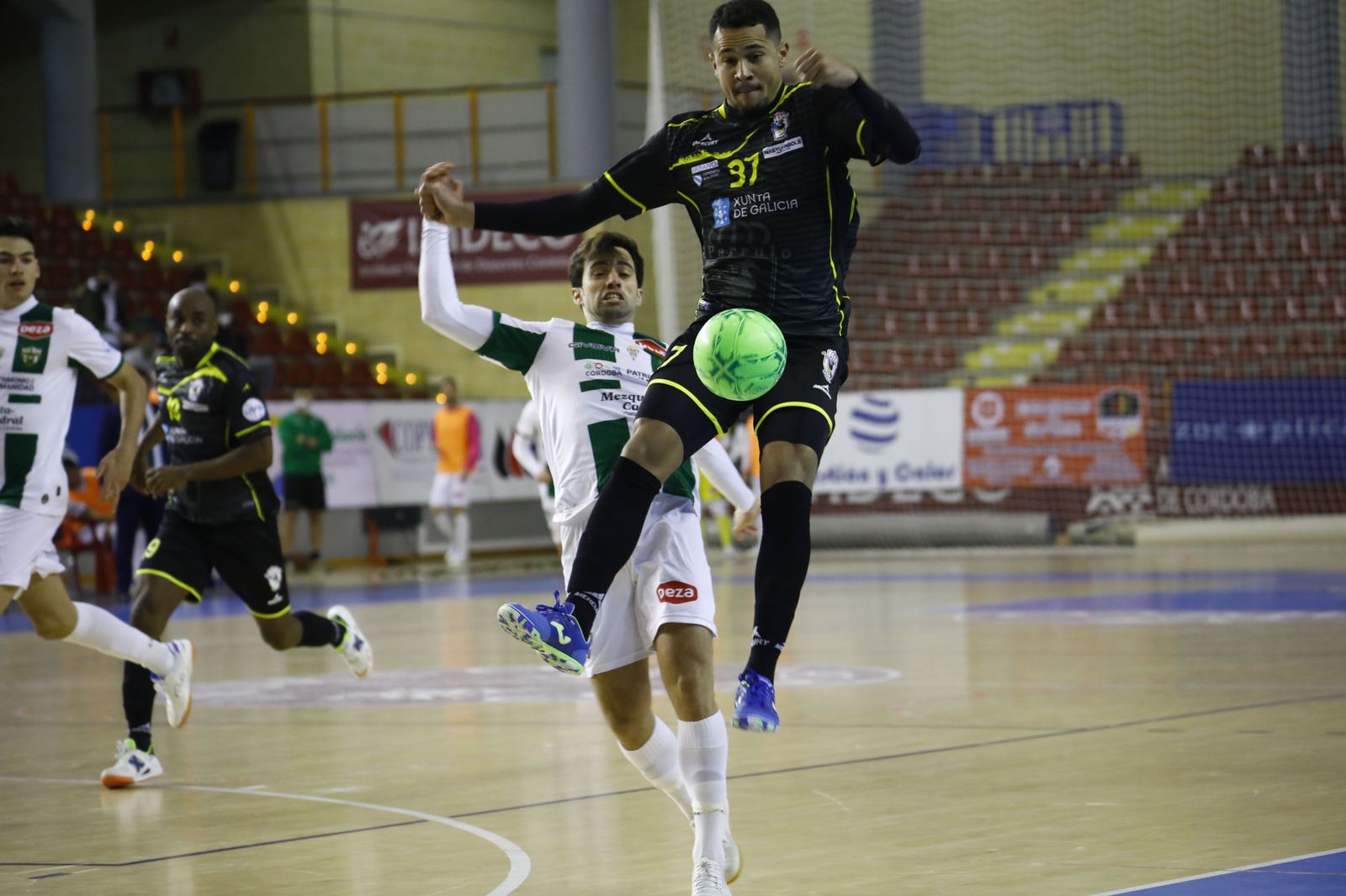 Las imágenes del triunfo del Córdoba Futsal ante O Parrulo