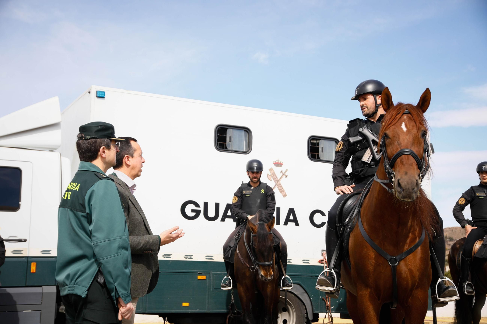 Imágenes del Escuadrón de Caballería de la Guardia Civil en Gádor.