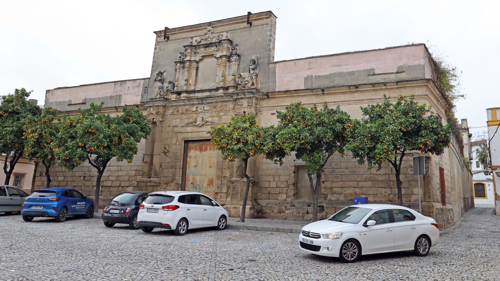 Exterior del Palacio de Riquelme.