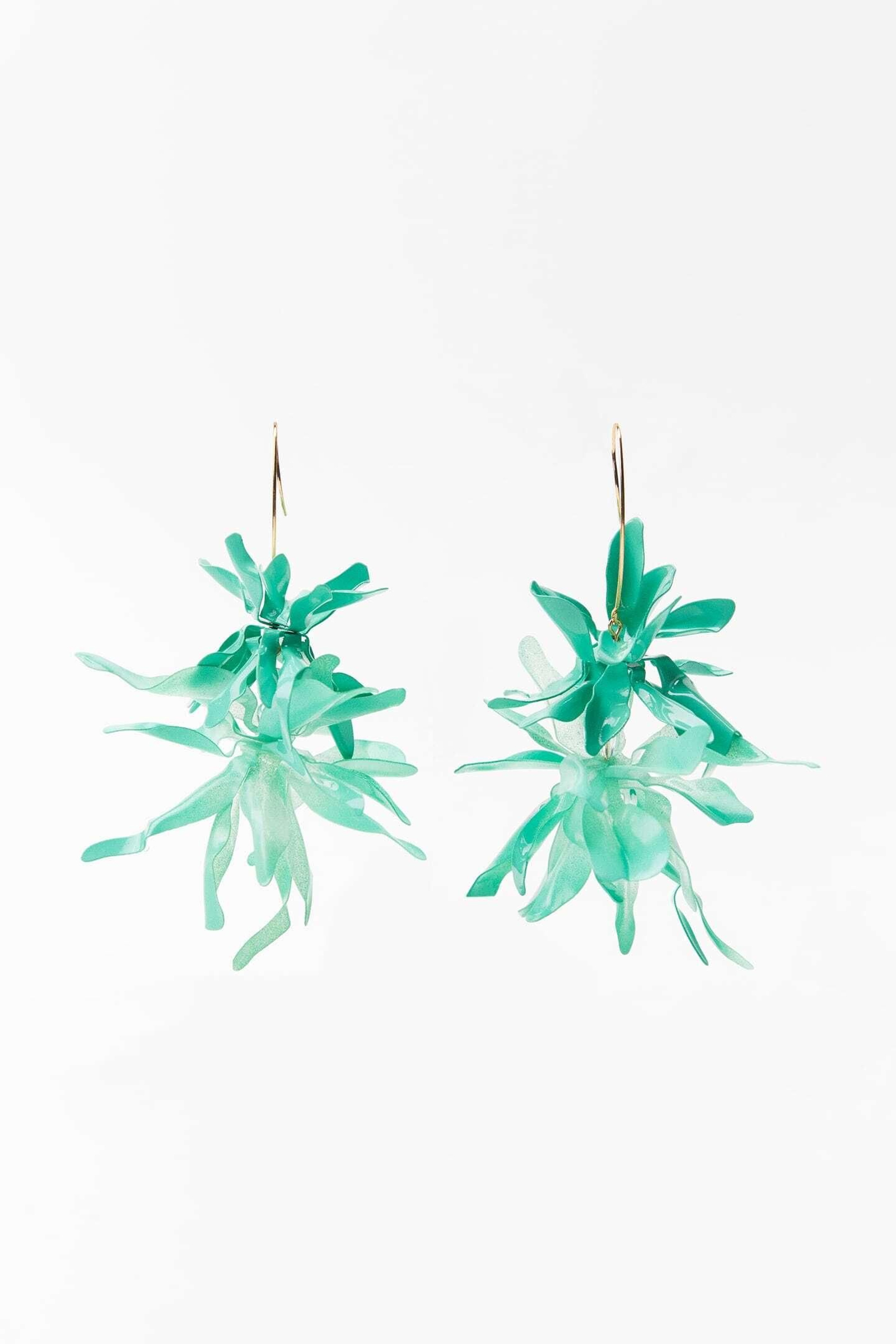 Pendientes de flores de Zara.