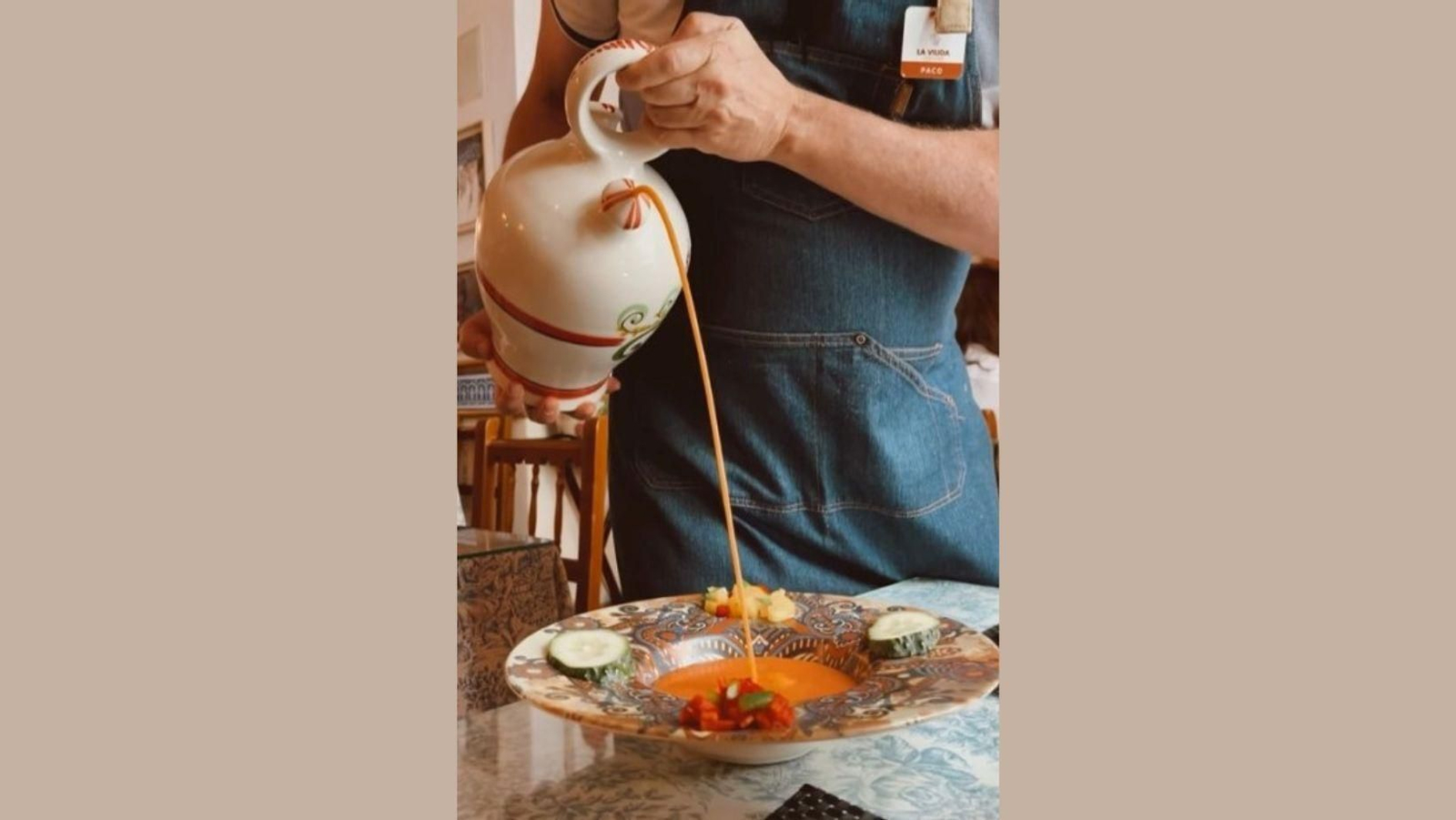 Gazpacho servido en botijos, la última moda gastro en Córdoba