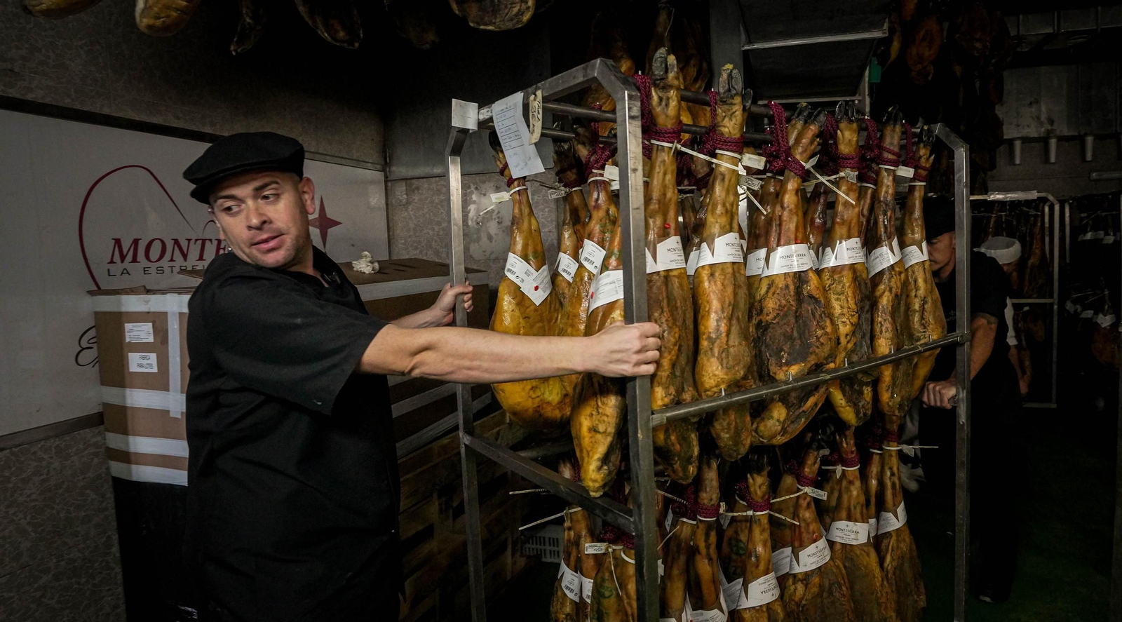 Del campo a la mesa, así son los jamones de Montesierra que vende Mercadona