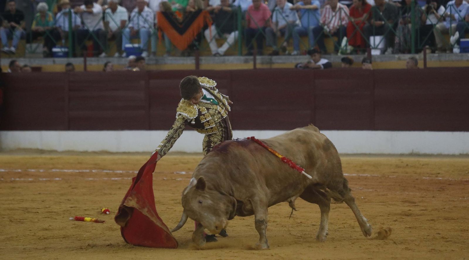 Fotos del triunfo de Manuel Roman y Javier Zulueta con la buena novillada de Núñez de Tarifa que abrió la Feria de La Línea