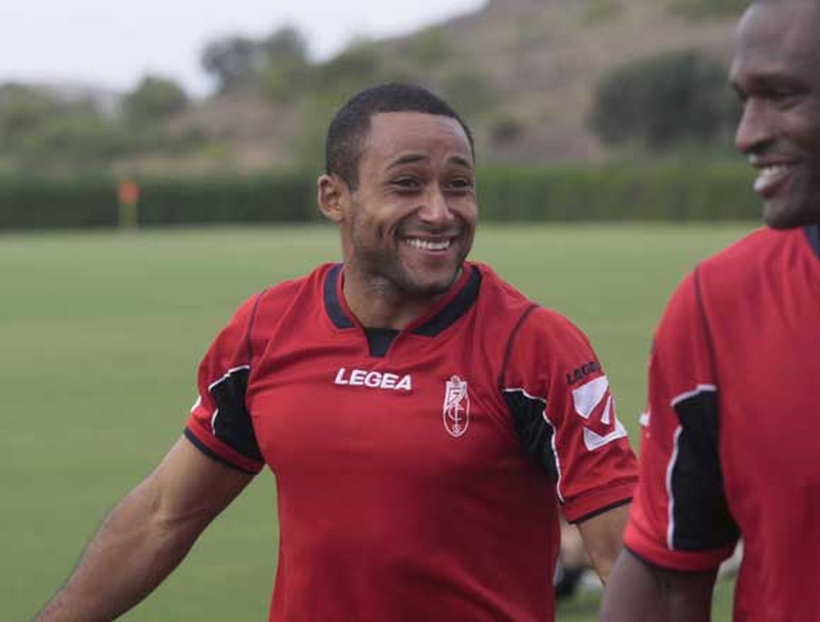 Ikechi Anya completa la delantera