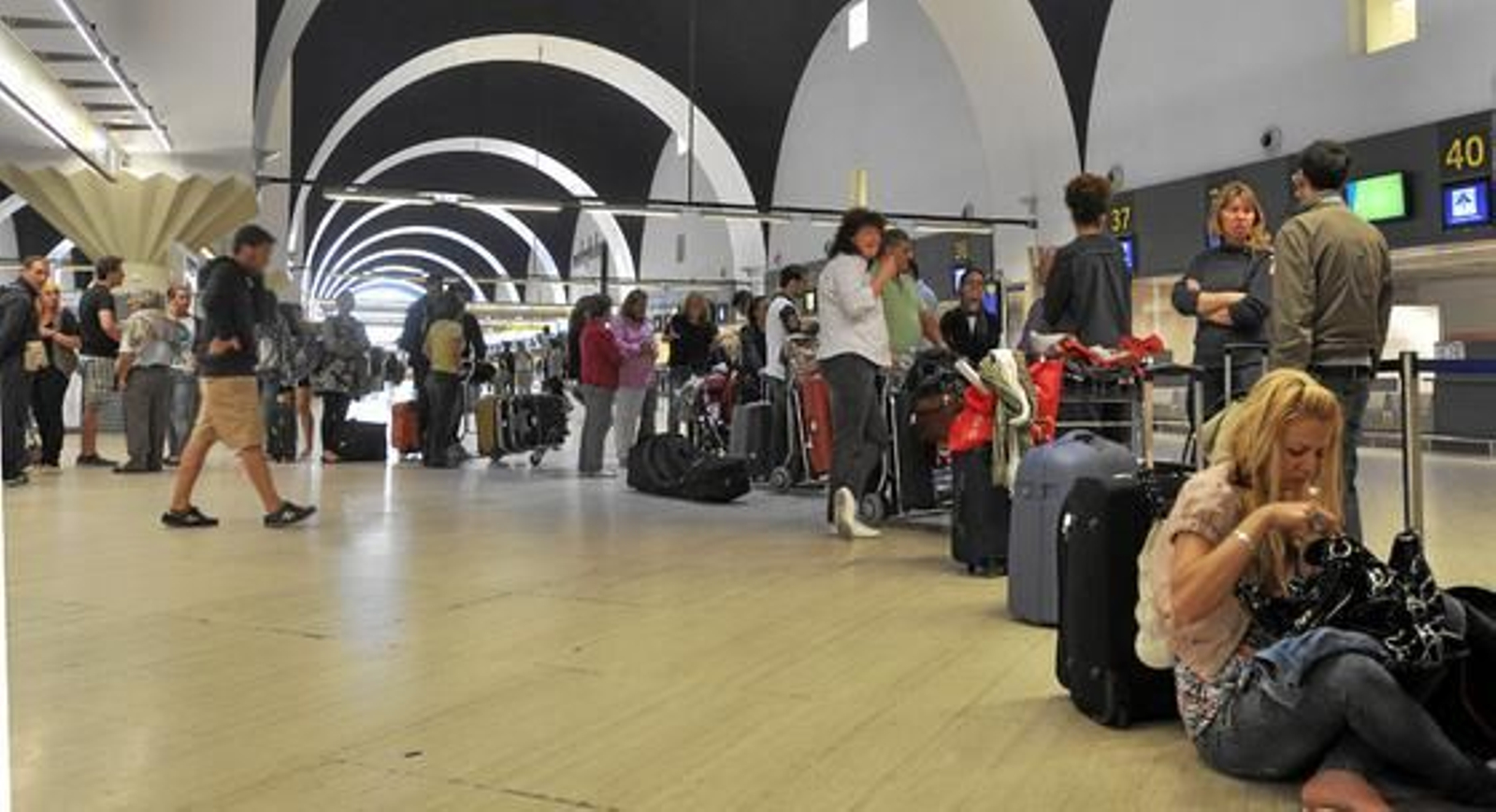 Desesperación y largas colas en San Pablo por el cierre de aeropuerto.

Foto: Manuel Gómez