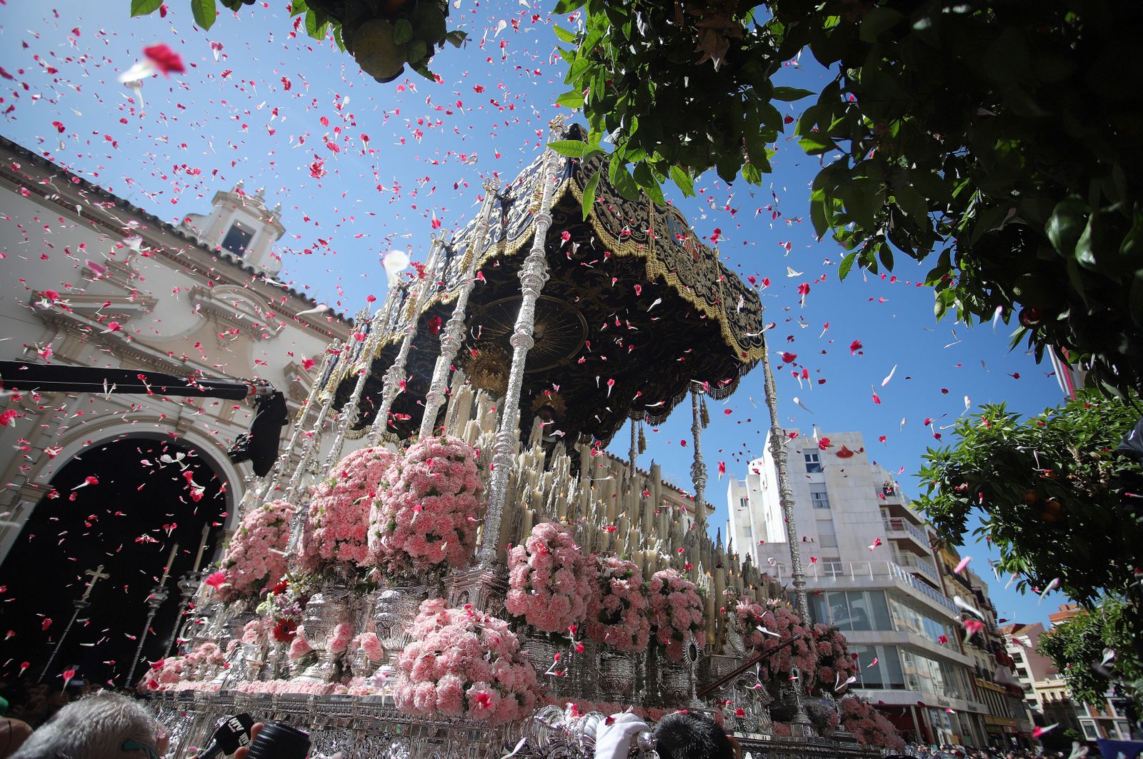La Hermandad El Nazareno en la madrugá de la Semana Santa de Huelva 2023, en imágenes