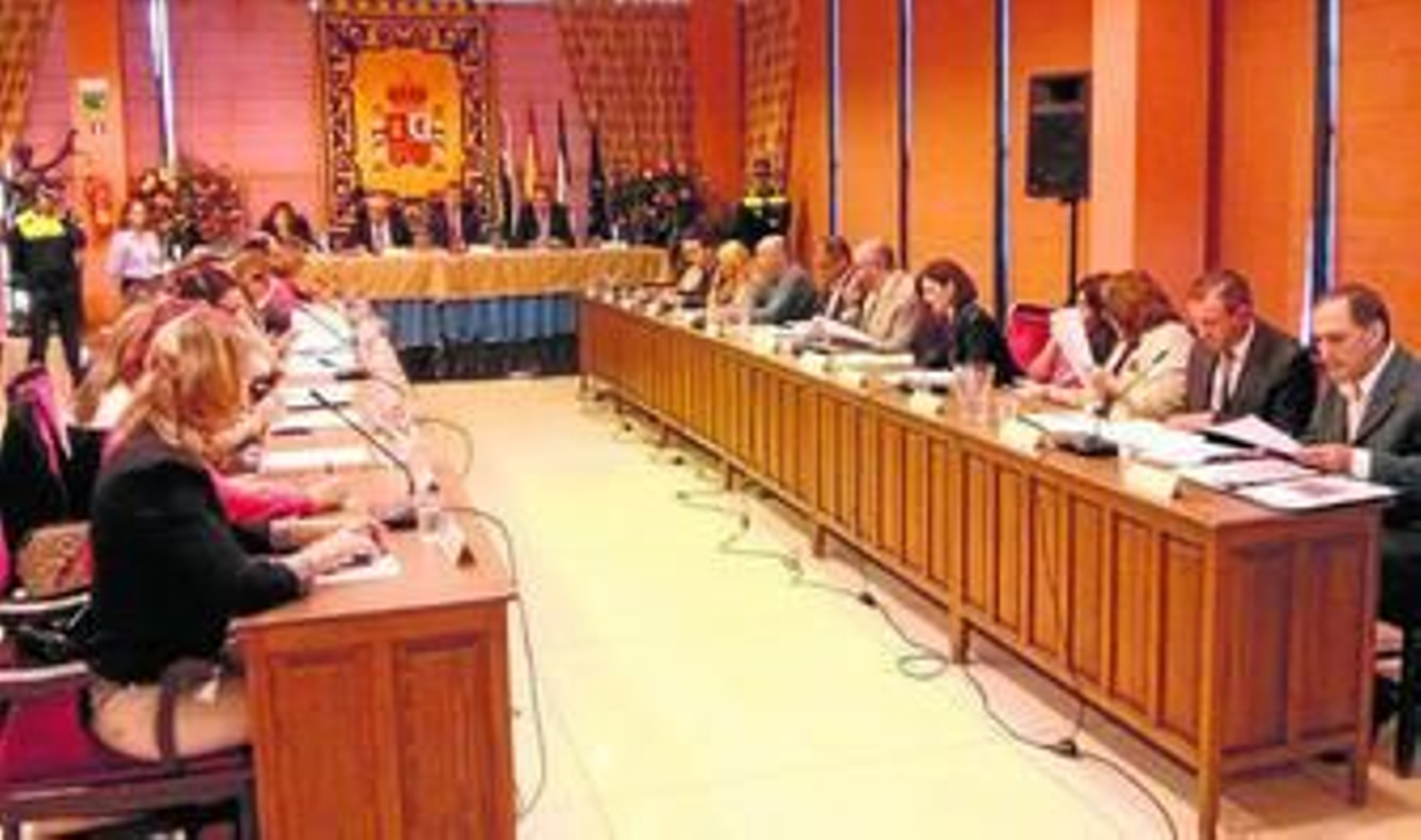 Concejales, en el Pleno celebrado ayer en Estepona.