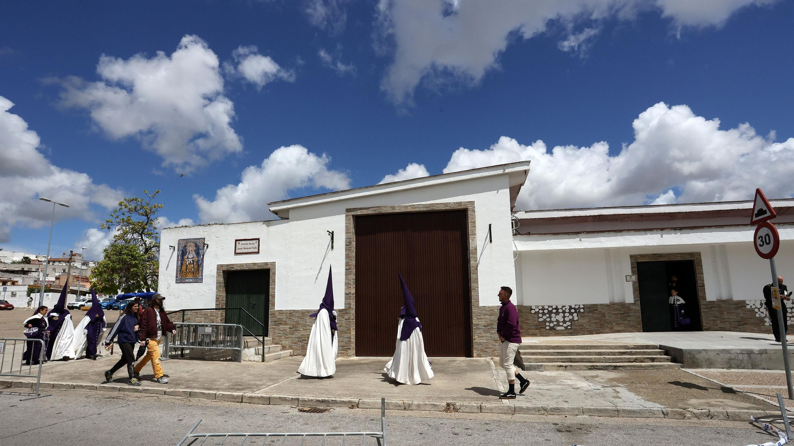 Imágenes de la Hermandad de Salud de San Rafael en el Martes Santo de Jerez 2025