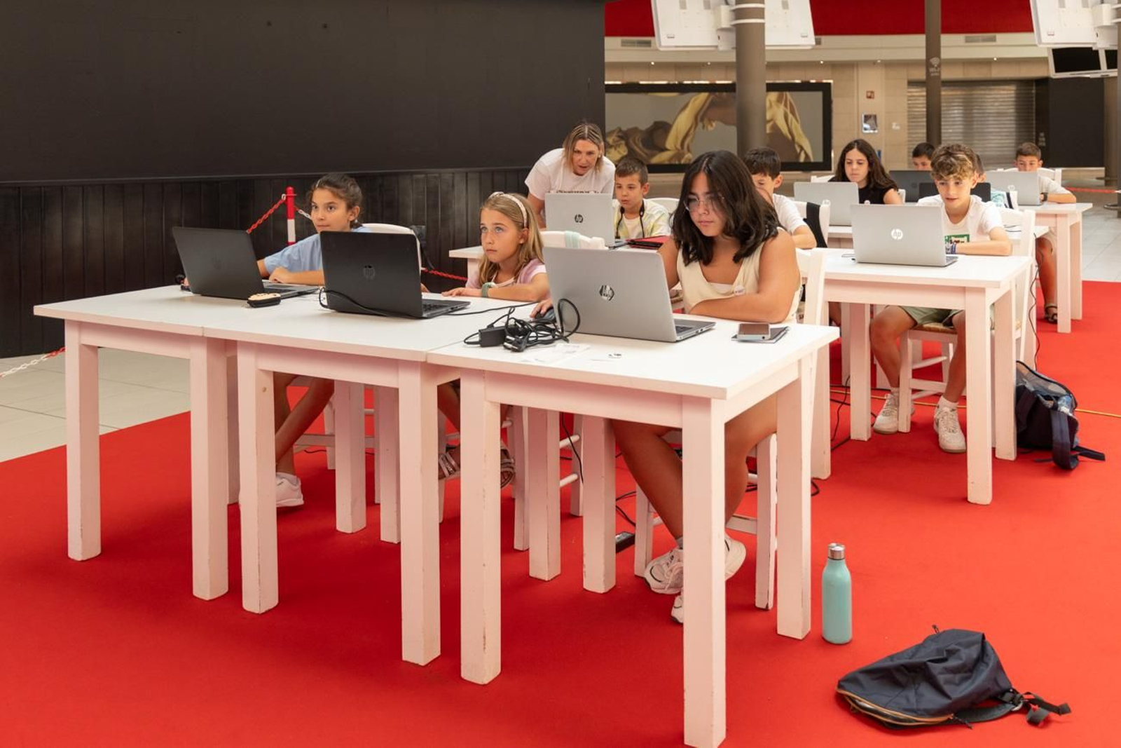 Así disfrutan los más jóvenes del campamento digital de La Loma,