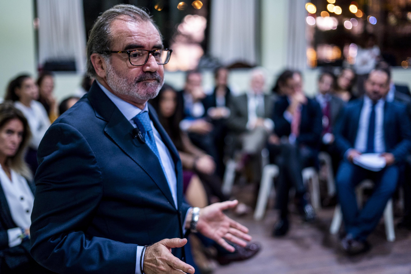 Óscar Cisneros presenta su candidatura ante los jóvenes abogados Óscar Cisneros presenta su candidatura ante los jóvenes abogados