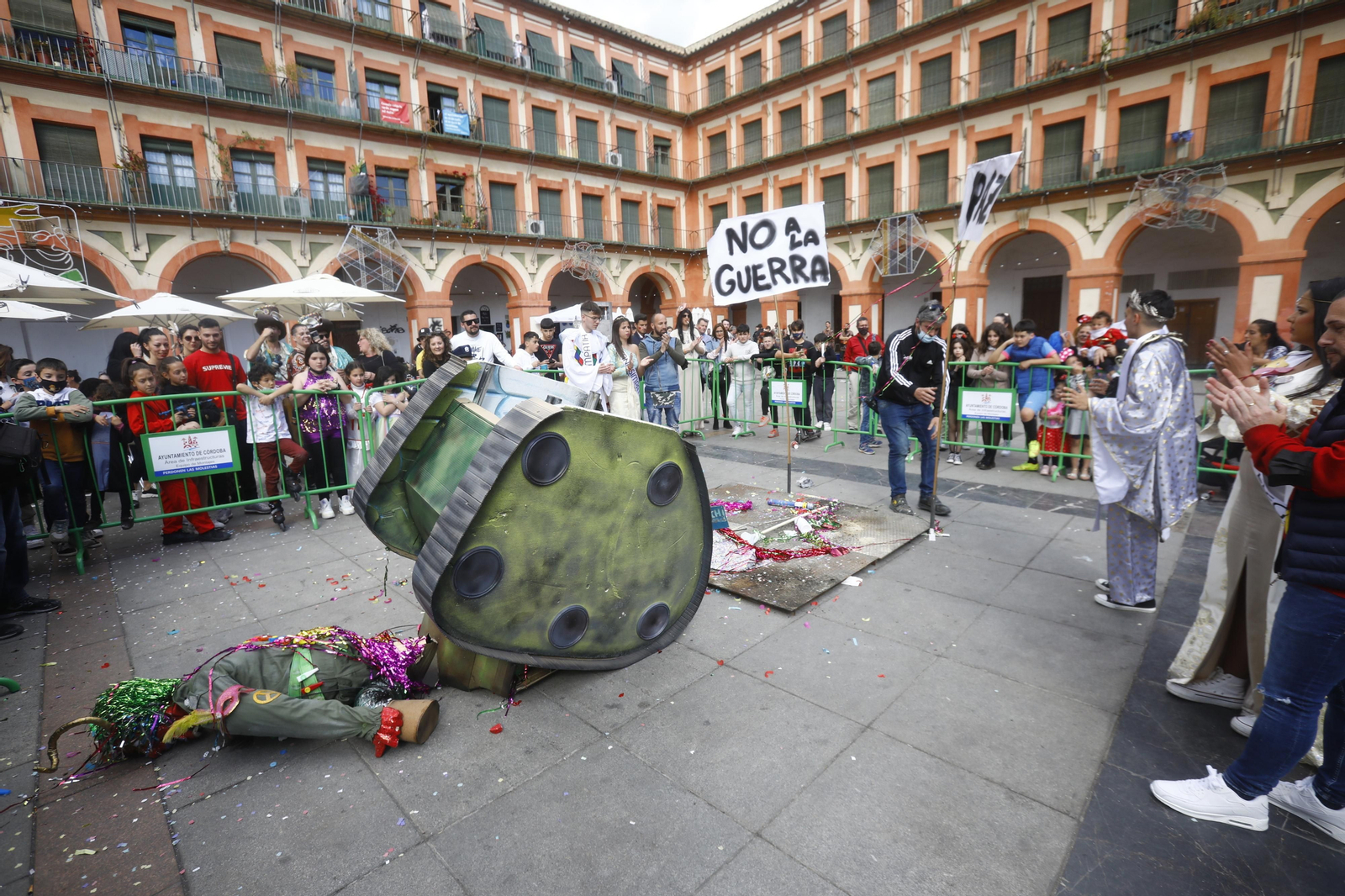 Fotografías: La quema del dios Momo pone punto y final al Carnaval de Córdoba 2022