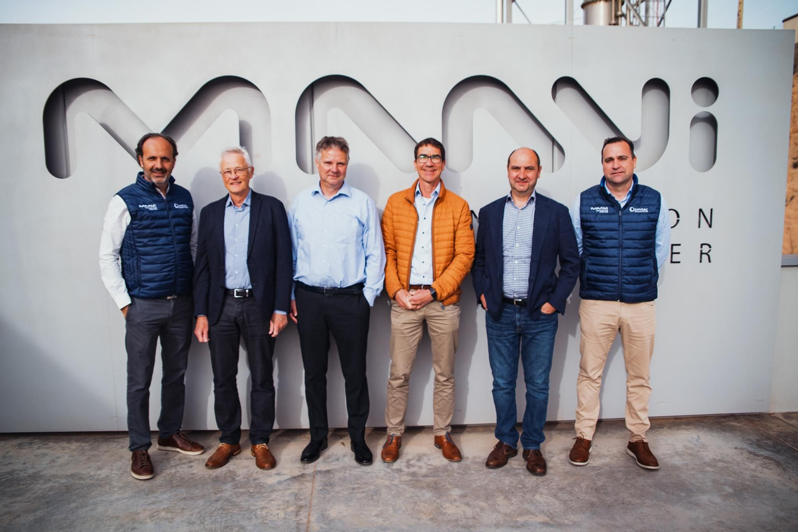 Los equipos directivos de Bayer y Kimitec.