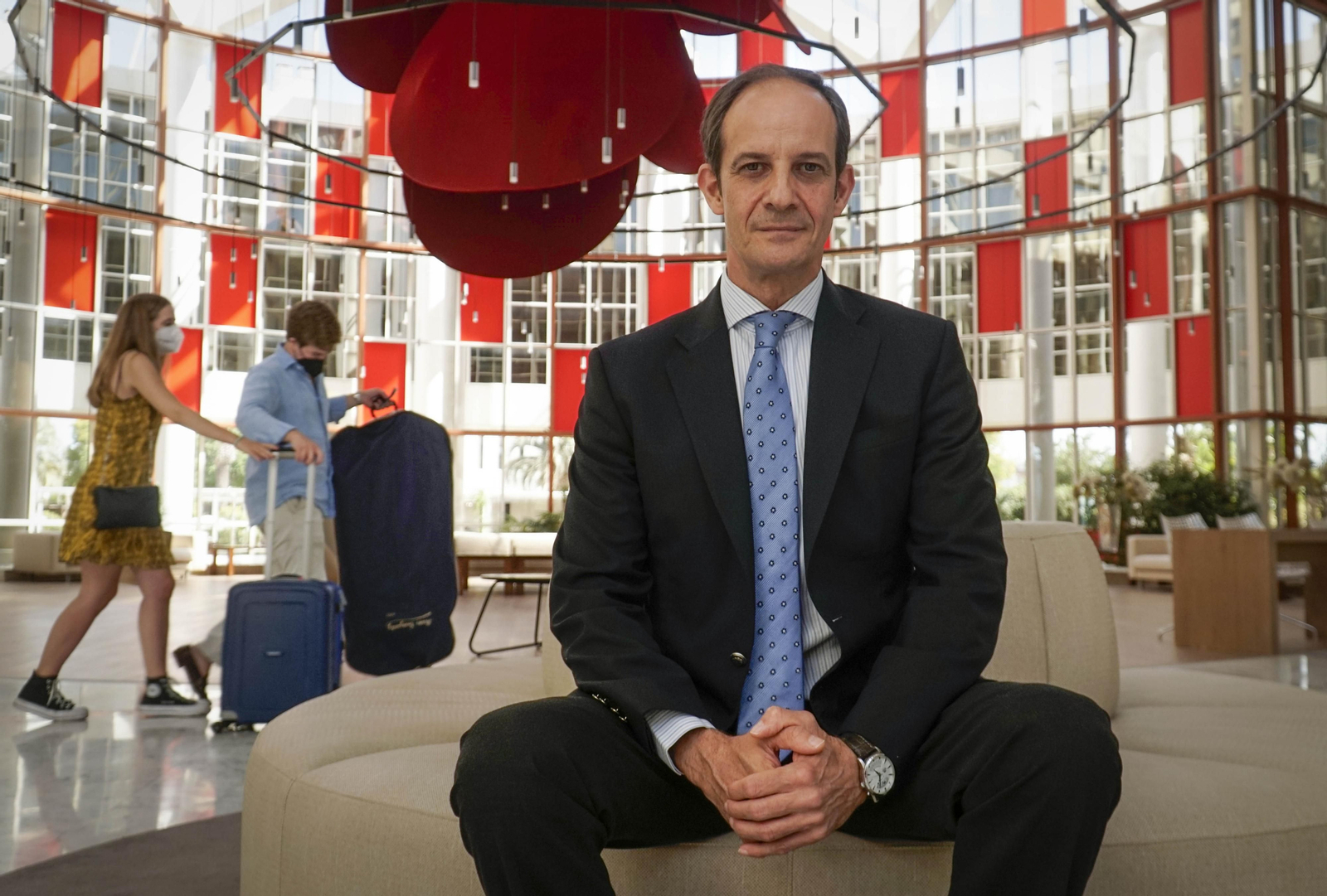 Alberto Blanca, en la recepción  del hotel Silken Al-Andalus de Sevilla.