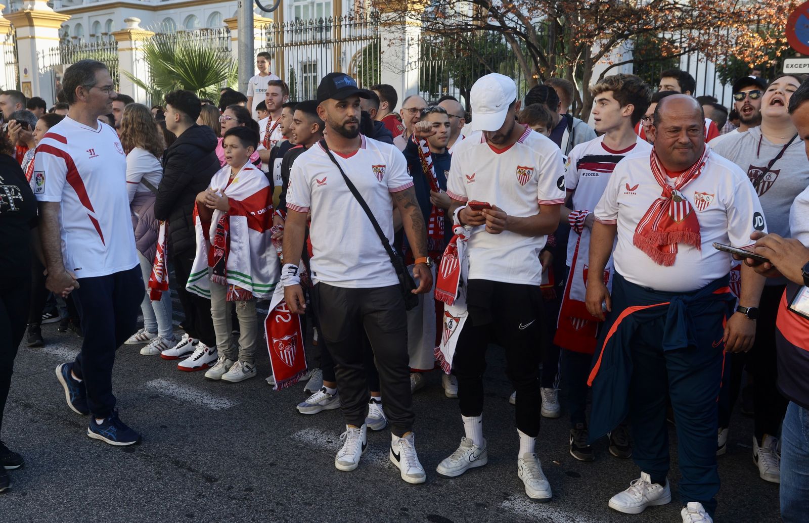 Llegada del Sevilla al Pizjuán