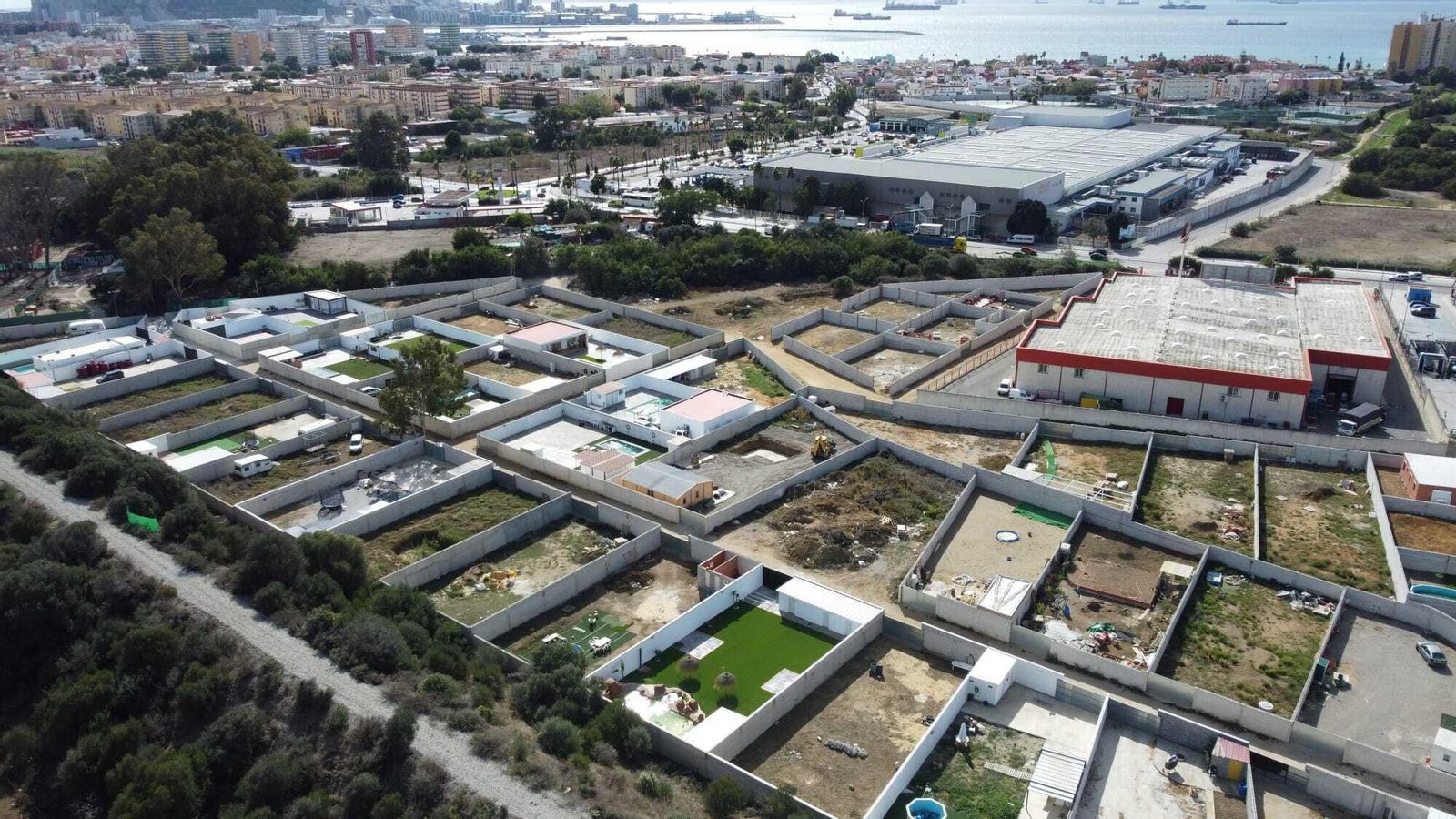 Una imagen aérea de varias parcelas en El Zabal  tomada con un dron.