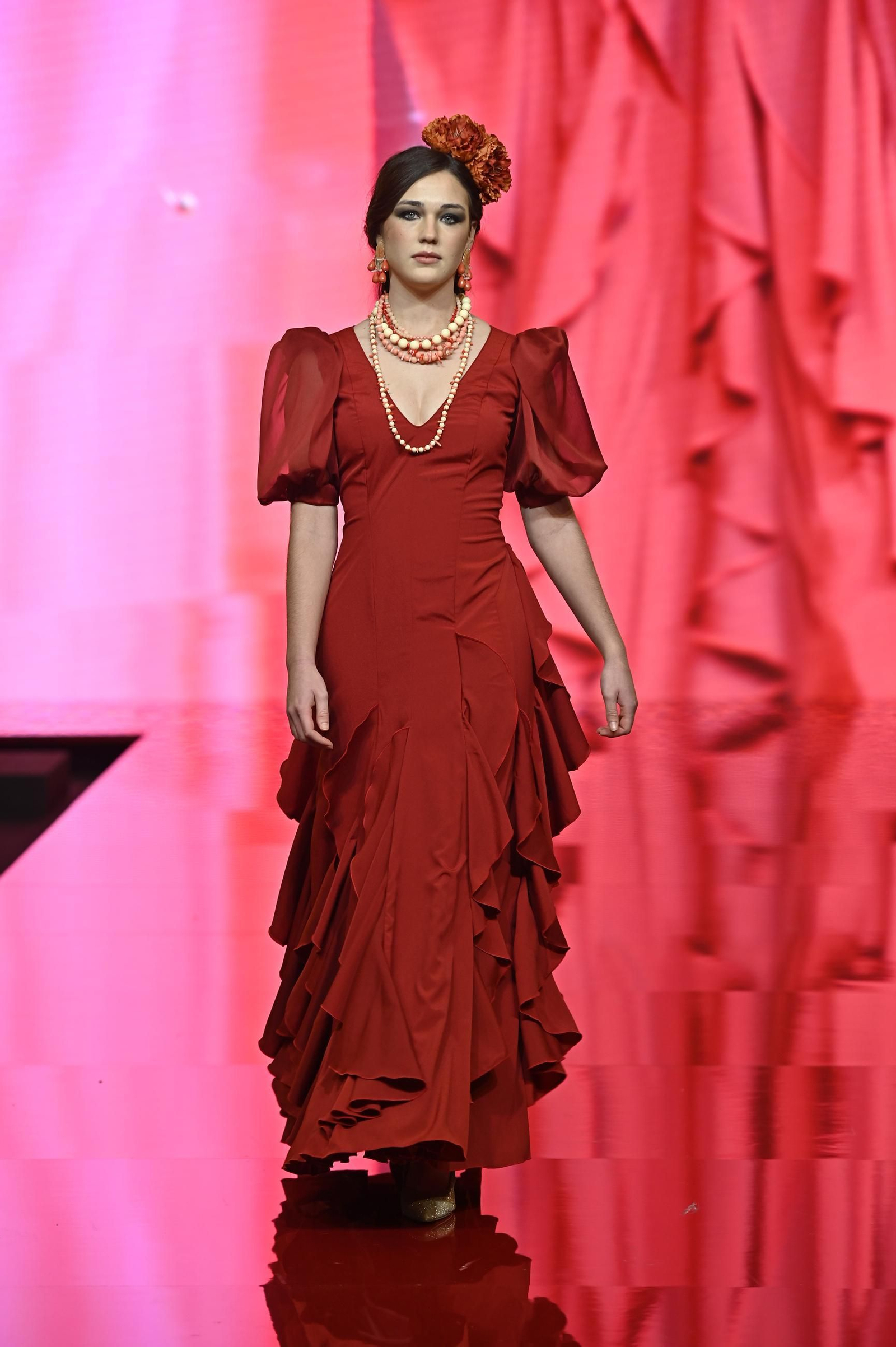 Huelva Flamenca 2025: Desfile de Ángeles Isa