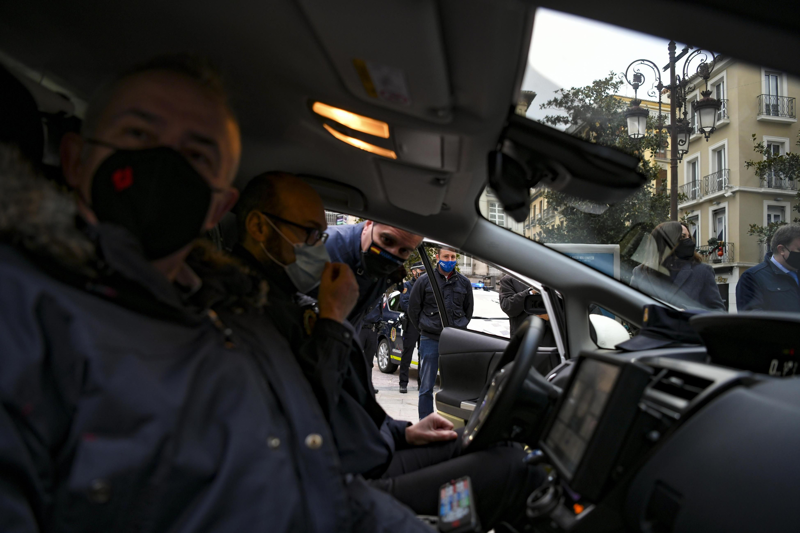 Fotos: los nuevos coches de la Policía Local de Granada, con desfibrilador