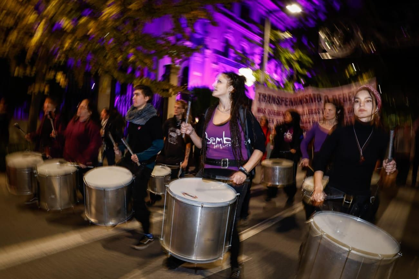Miles de personas celebran el 25N y muestran en Granada su rechazo a la violencia contra la mujer