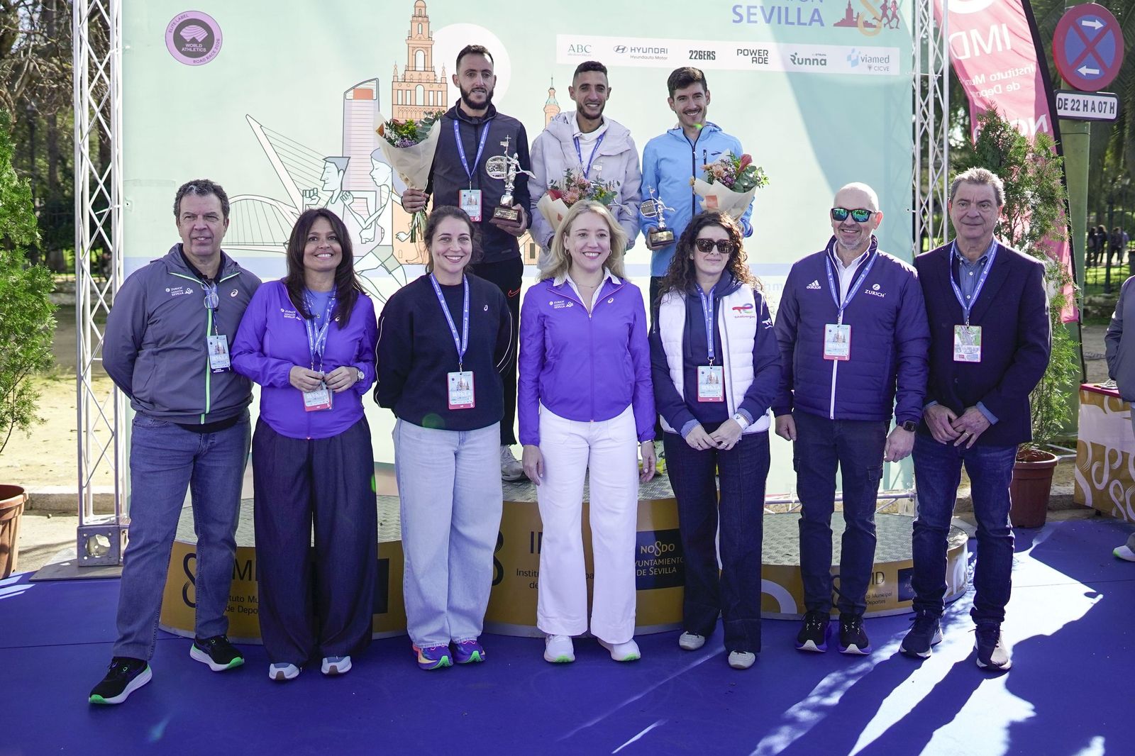 Así ha sido la entrega de premios del Zúrich Maraton de Sevilla 2026