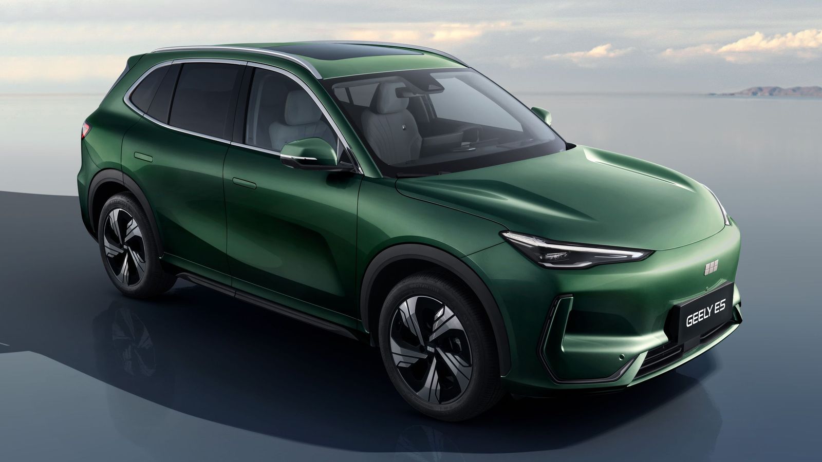 Geely se estrena en España con dos SUV electrificados y precios desde ...