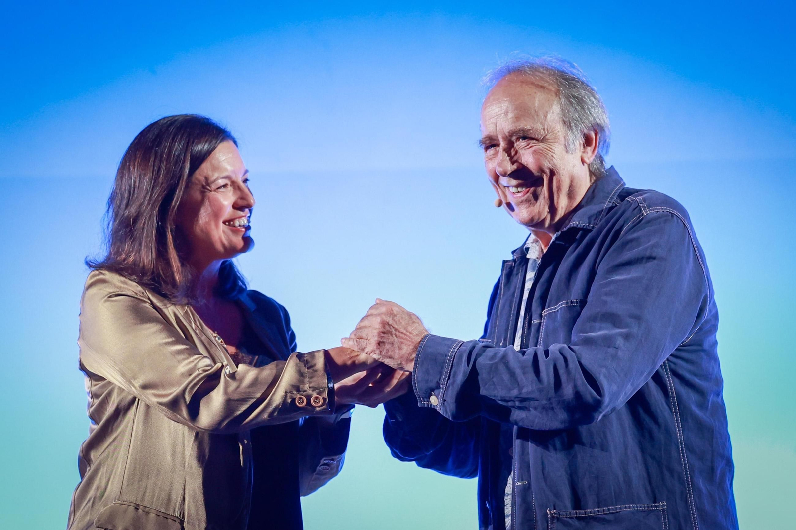 Charla con Joan Manuel Serrat en las vísperas del 24 de Septiembre en San Fernando: las imágenes del acto