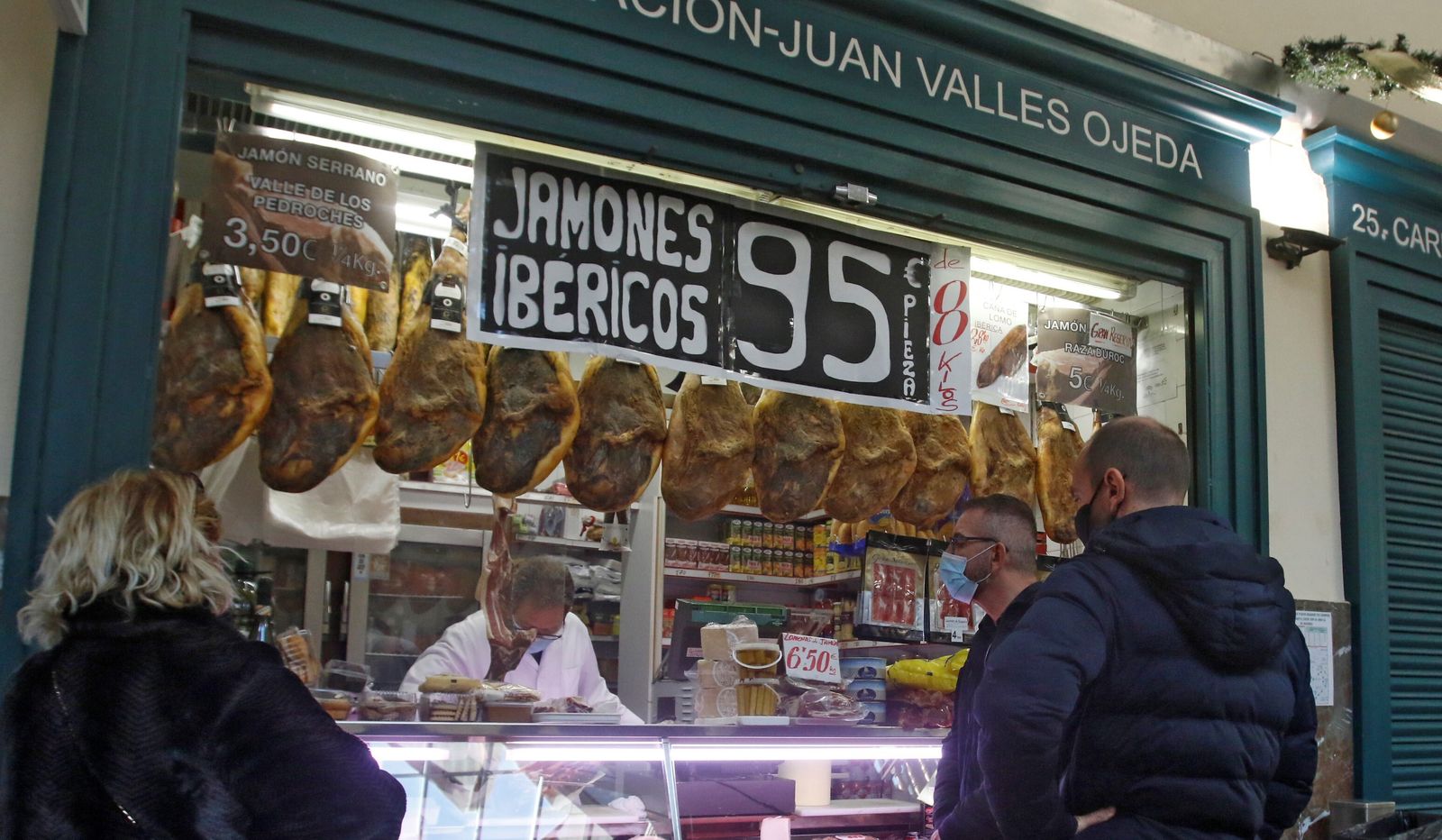 Puesto de Alimentación Juan Vallés Ojeda, en la Corredera.