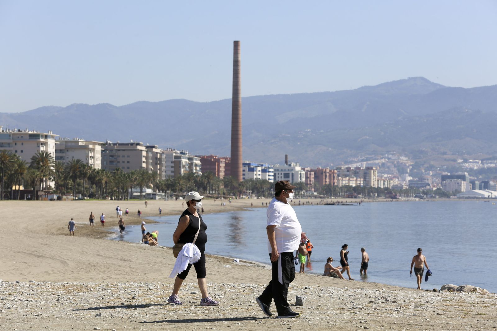 La playa de Huelin, en Málaga capital, en el cuarto día de la fase 1