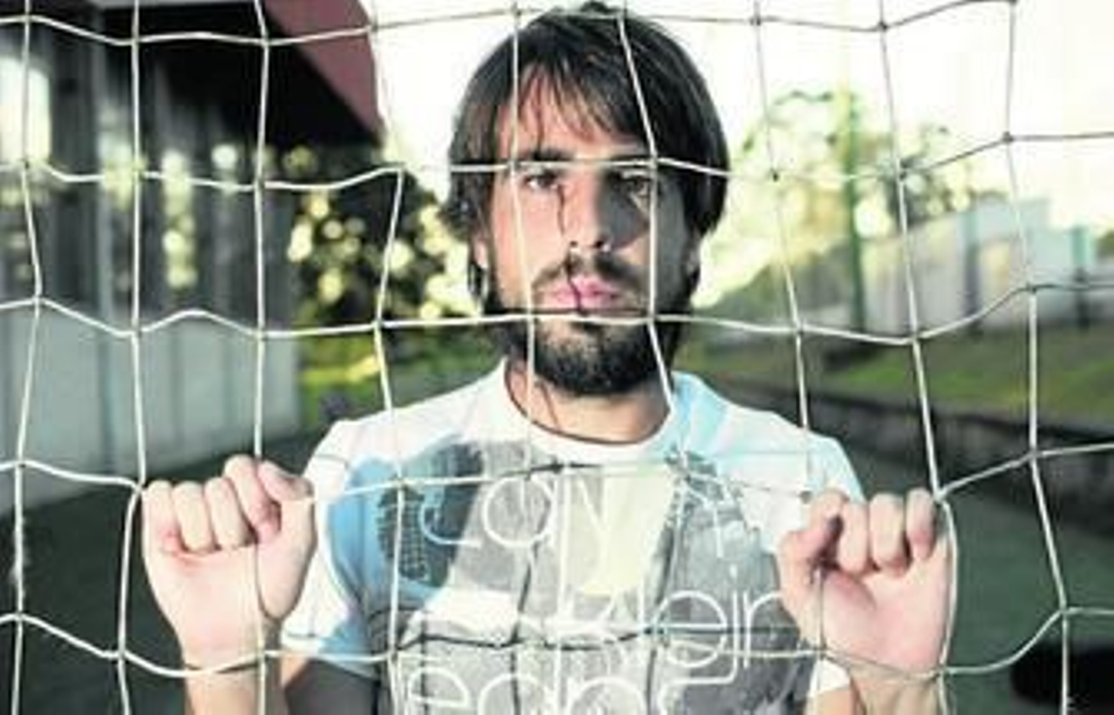 Beñat Etxeberria posa en Bilbao para la entrevista concedida a EFE.