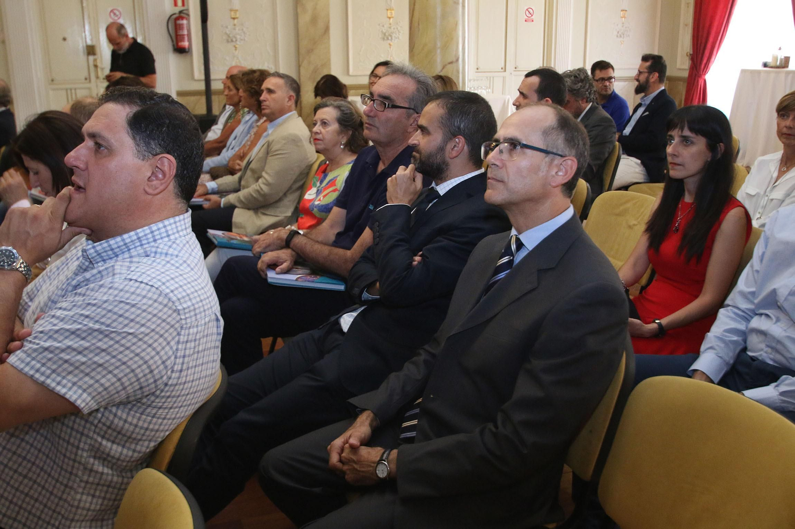 Fotogalería libro 'Uniendo dos contienentes', de Medgaz