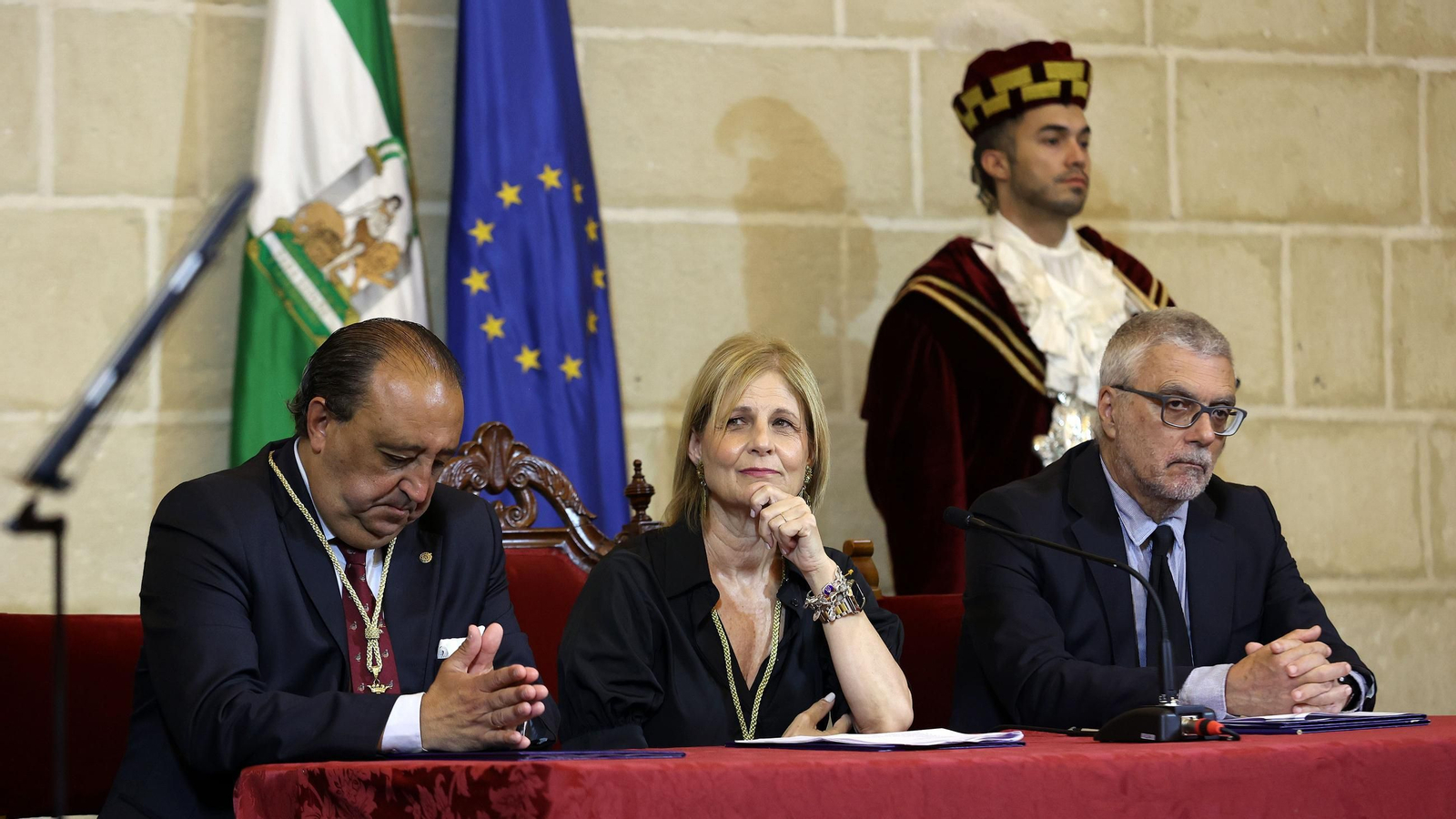 Imágenes de la entrega de la Medalla de Oro de la Ciudad de Jerez a la Hermandad de la Coronación