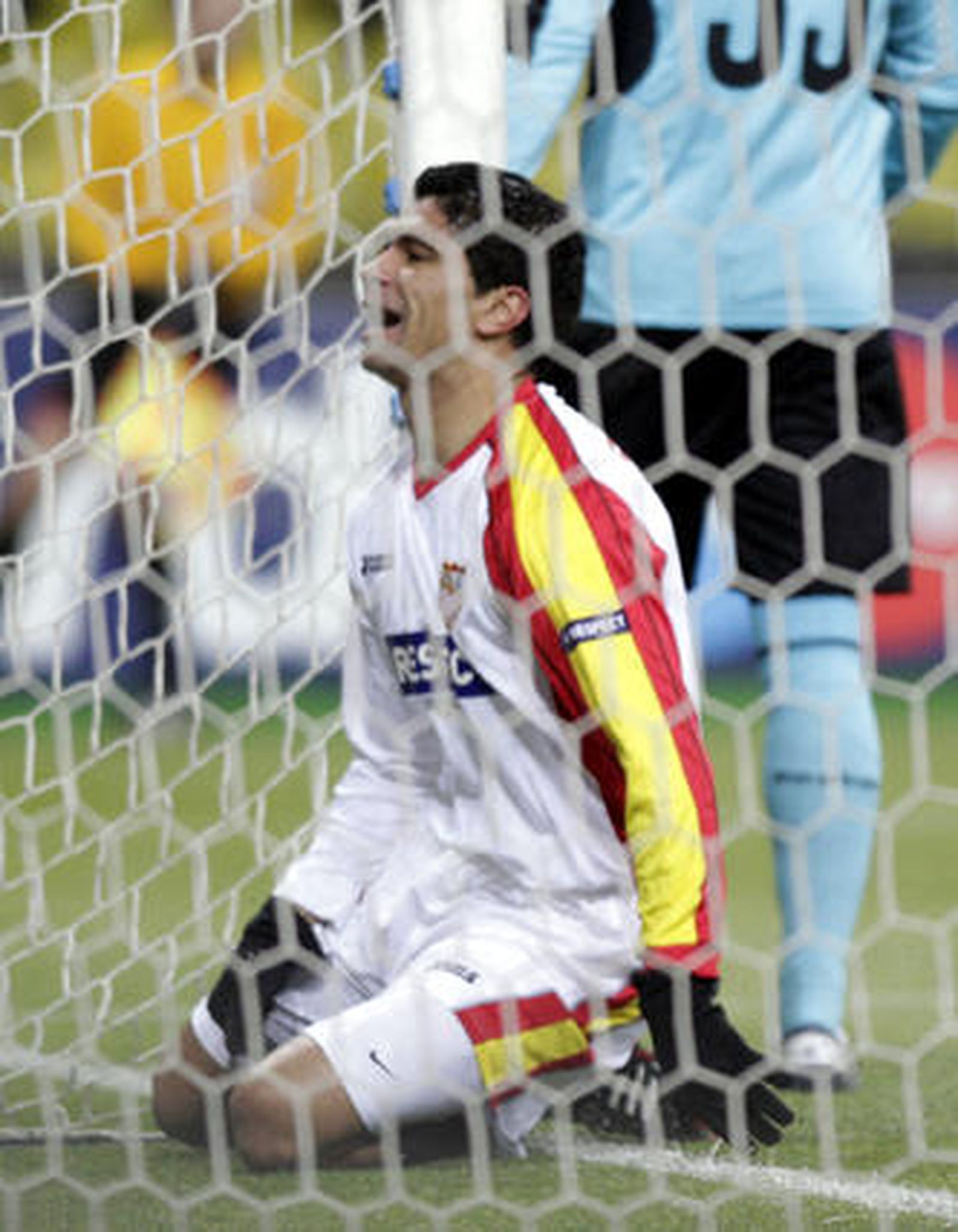 Renato se lamenta dentro de la portería del CSKA.

Foto: Antonio Pizarro