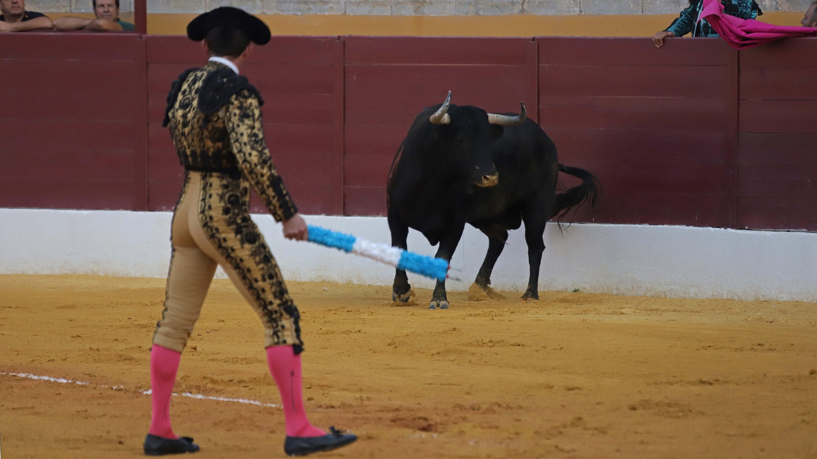 Fotos de la corrida del viernes de la Feria de La Línea: Curro Díaz, Manuel Escribano y David Galván
