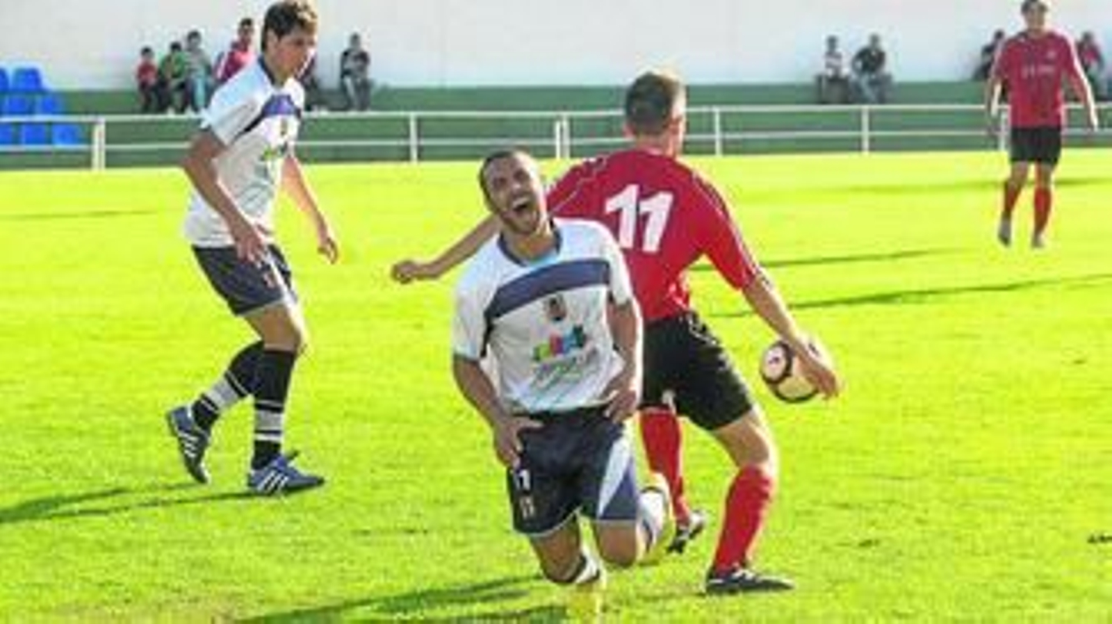 Un lance del Castellar/Espera jugado ayer en el Manuel León.