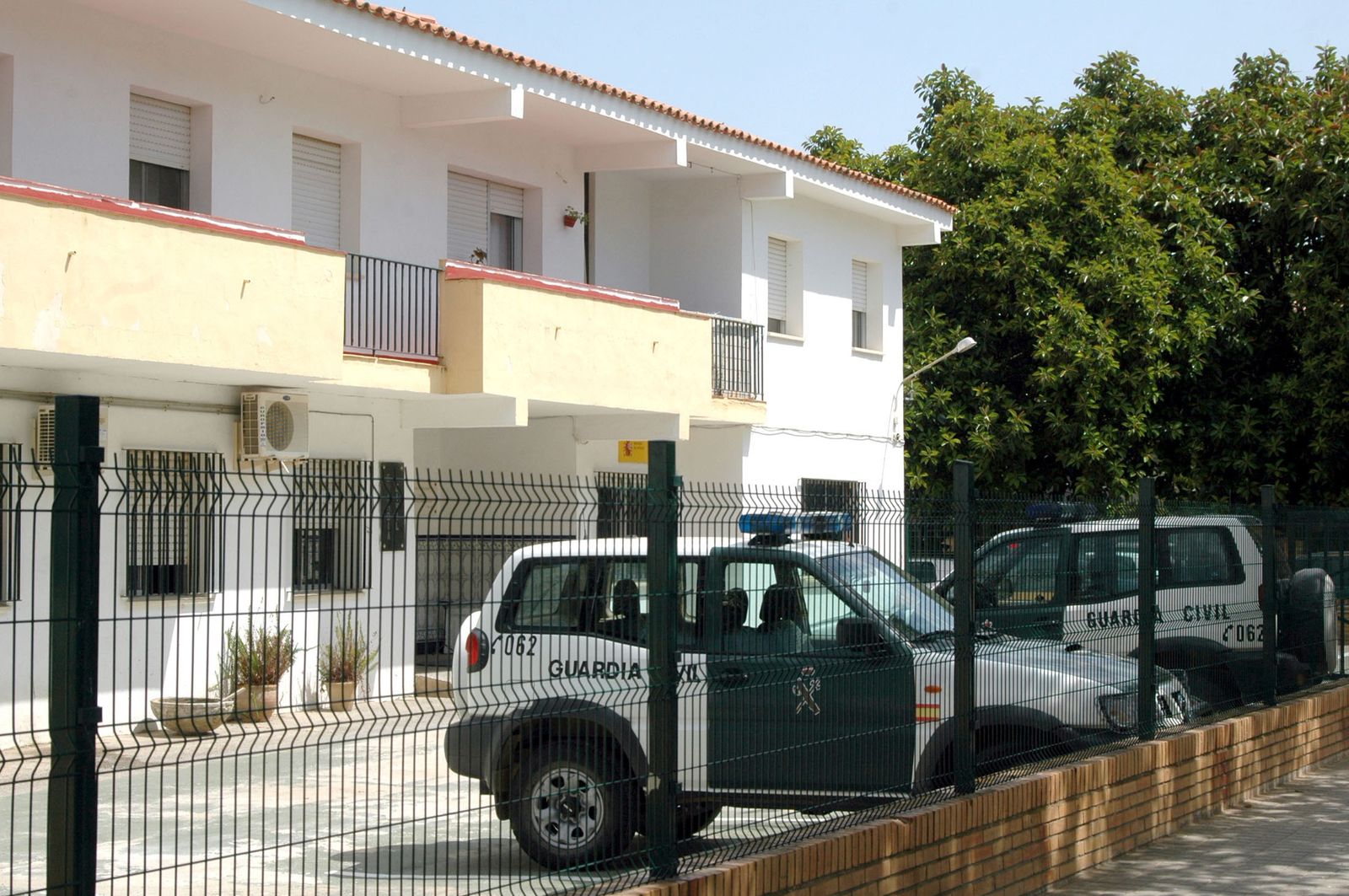 Fachada del cuartel de la Guardia Civil de Moguer.