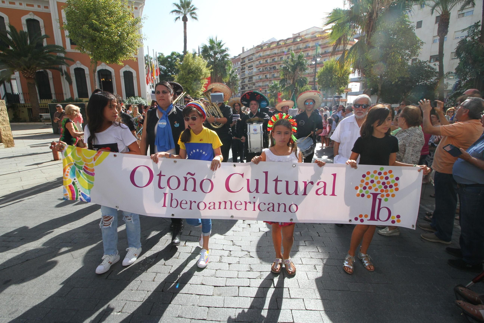 Imágenes del desfile Iberoamericano de bailes.