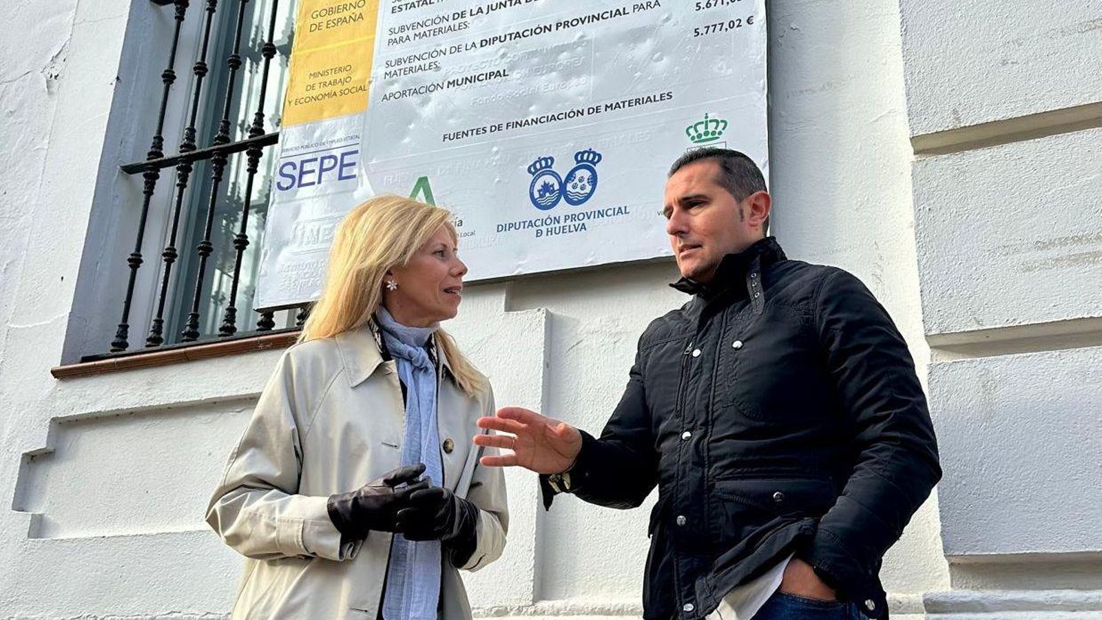 María José Rico y Jairo Rodríguez en la visita a las obras que se están realizando en Villanueva de los Castillejos.