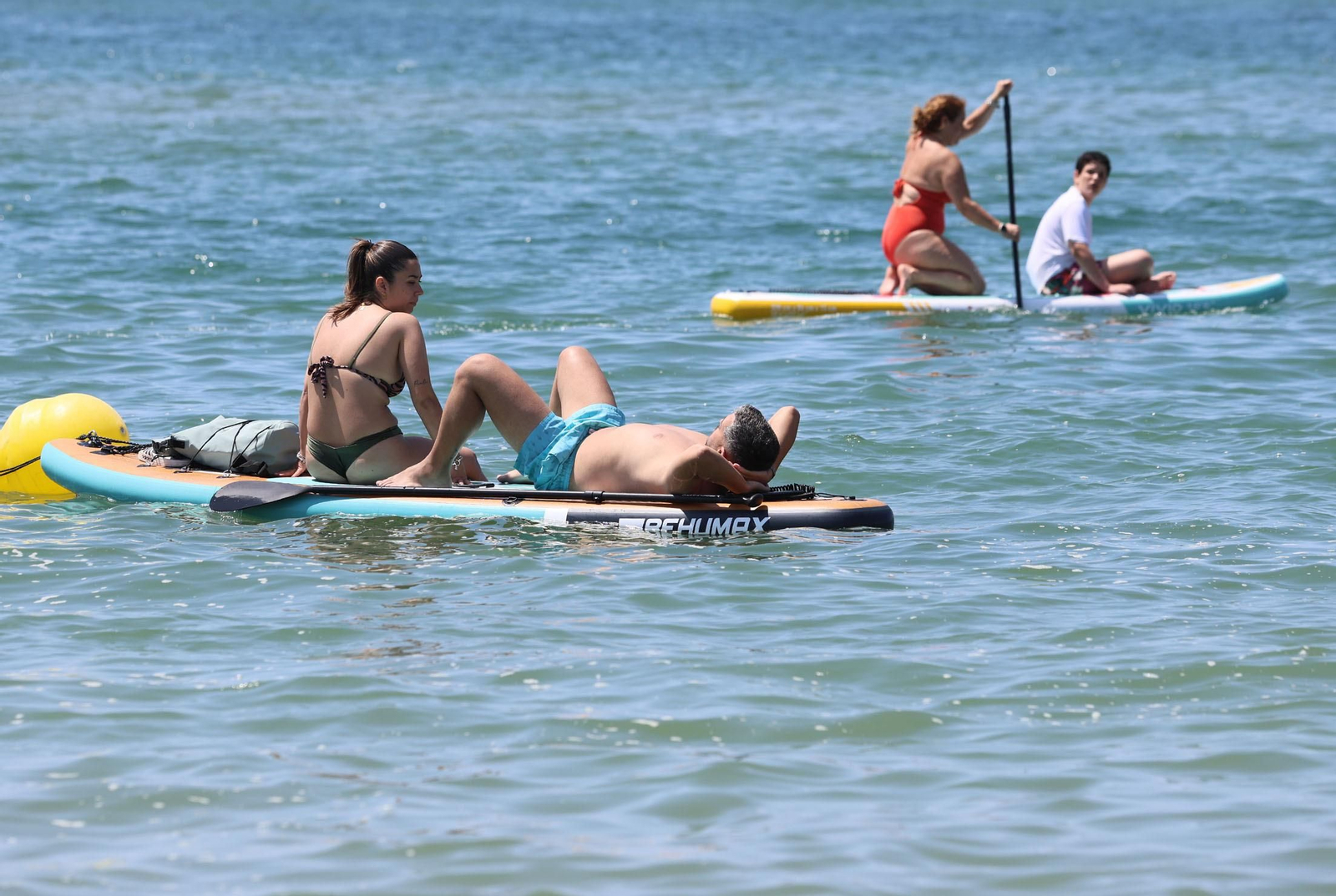 Ambiente en las playas de Huelva en la mañana de domingo