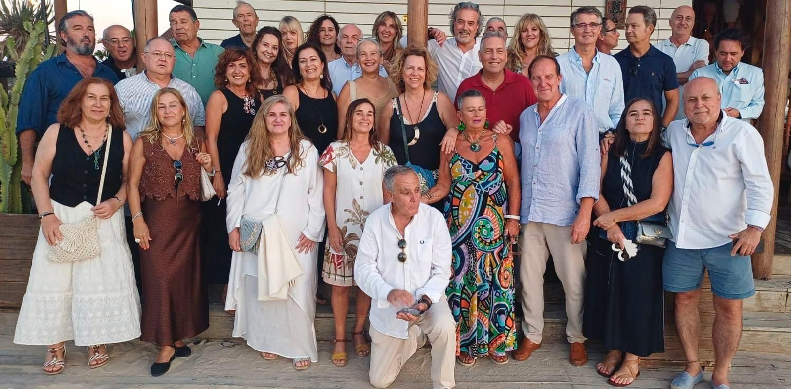 Eduardo Baquerizo, Fernando de la Cruz, Miguel López, Mario Rollón, Mar Rodríguez, Rocío Larbi, Sebastián Gómez, Yolanda Gallardo, Miguel Romero, Juan Sánchez, Margarita Illesca, Ángel Cervera, Germán Bustelo, Pepe de la Orden, Antonio Tisner, Juan Ocaña, Pepe González del Rosario, Conchita Baró, Mate Colombo, Patricia Holgado, María de Sobrino, Dani Galache, Alfredo Rebuelta, Ángeles Ramírez, Ignacio Castelví, Mariló Andréu, Maribel Valencia, Charito Uriarte, Carmen Galindo, Esther Vizcarrondo y Juan Luis Parrilla.