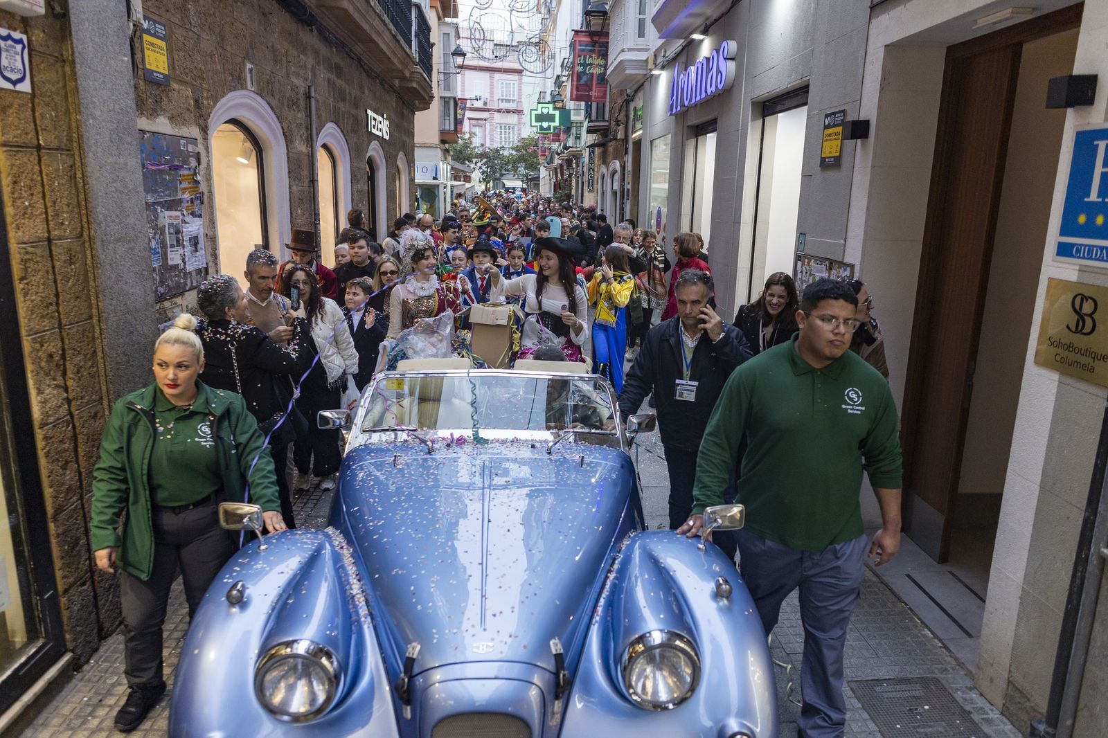 El Carnaval en la calle calienta motores: pregón infantil y concierto en San Antonio