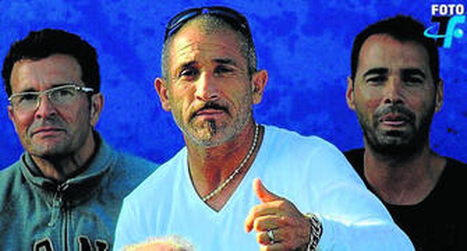 El murciano José Emilio Riquelme, nuevo técnico del IASA, y detrás Jorge Cordero (d).