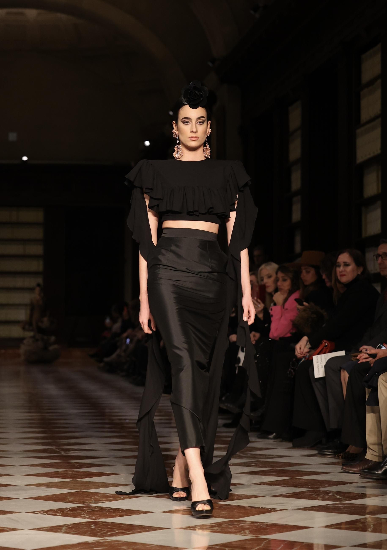 Desfile de Juana Martín en el Archivo de Indias de Sevilla