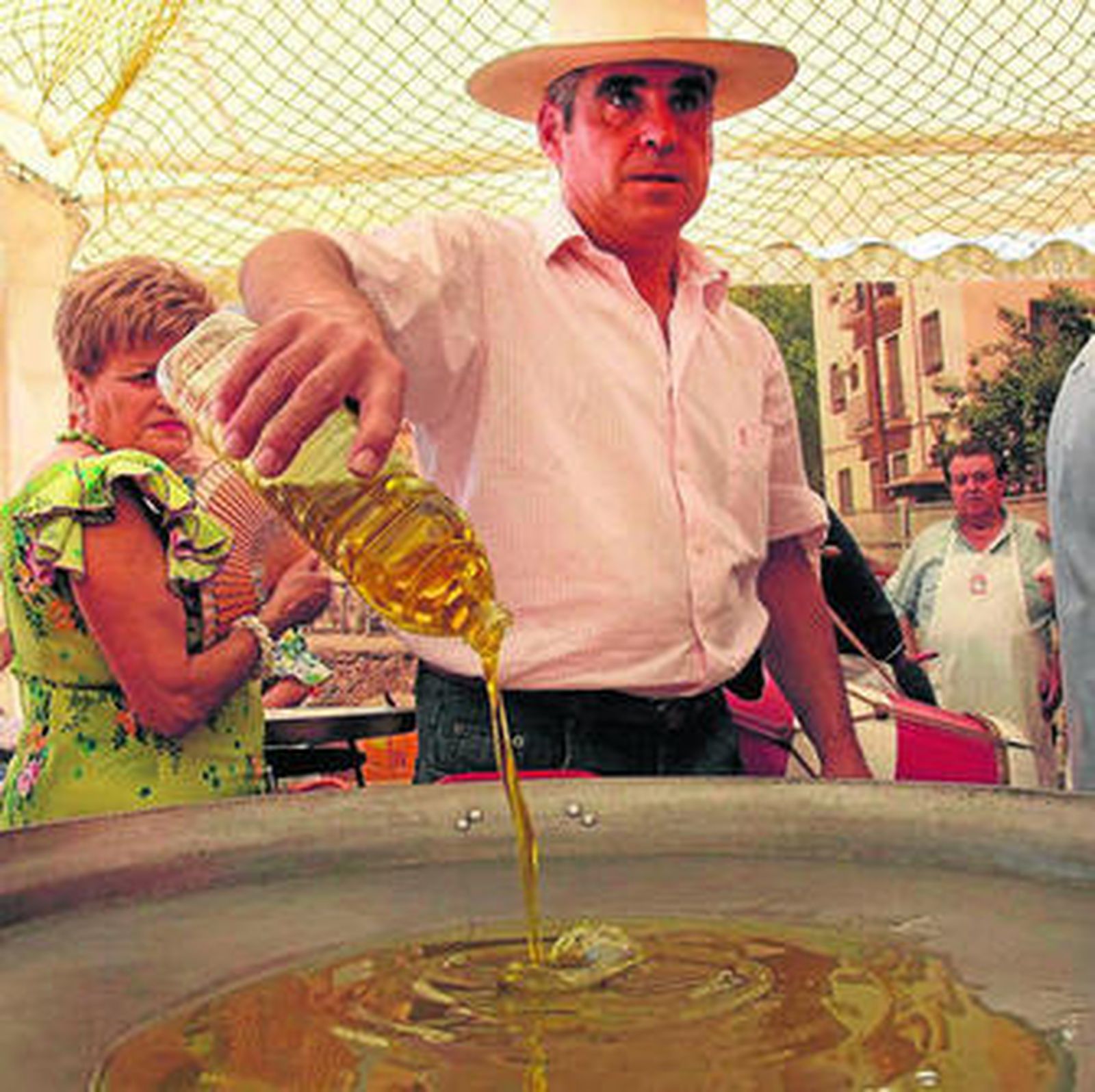 El primer paso para la preparación de la paella.