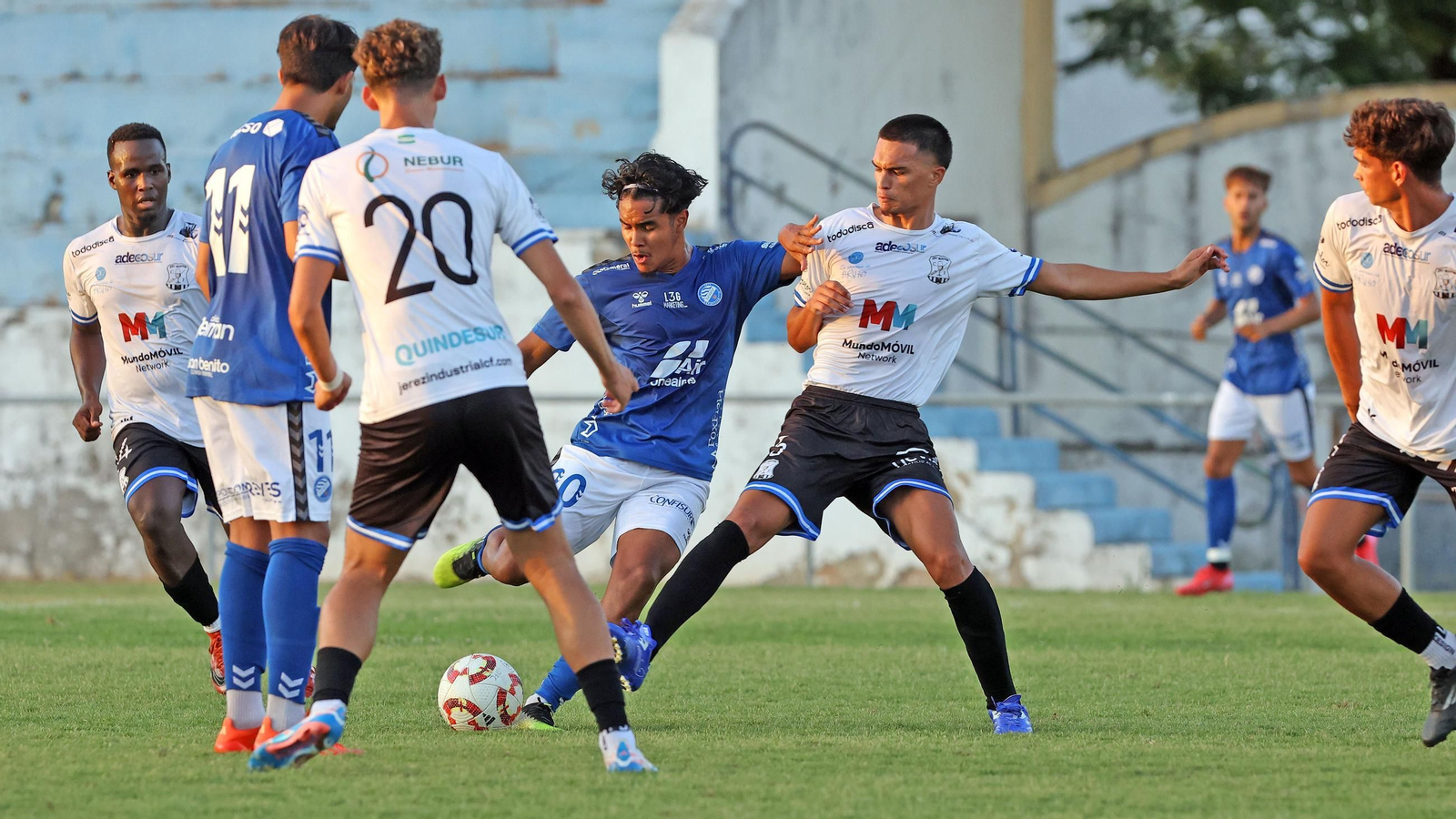 Imágenes del Trofeo de la Copa y la Venencia entre el Jerez Industrial y el Xerez DFC