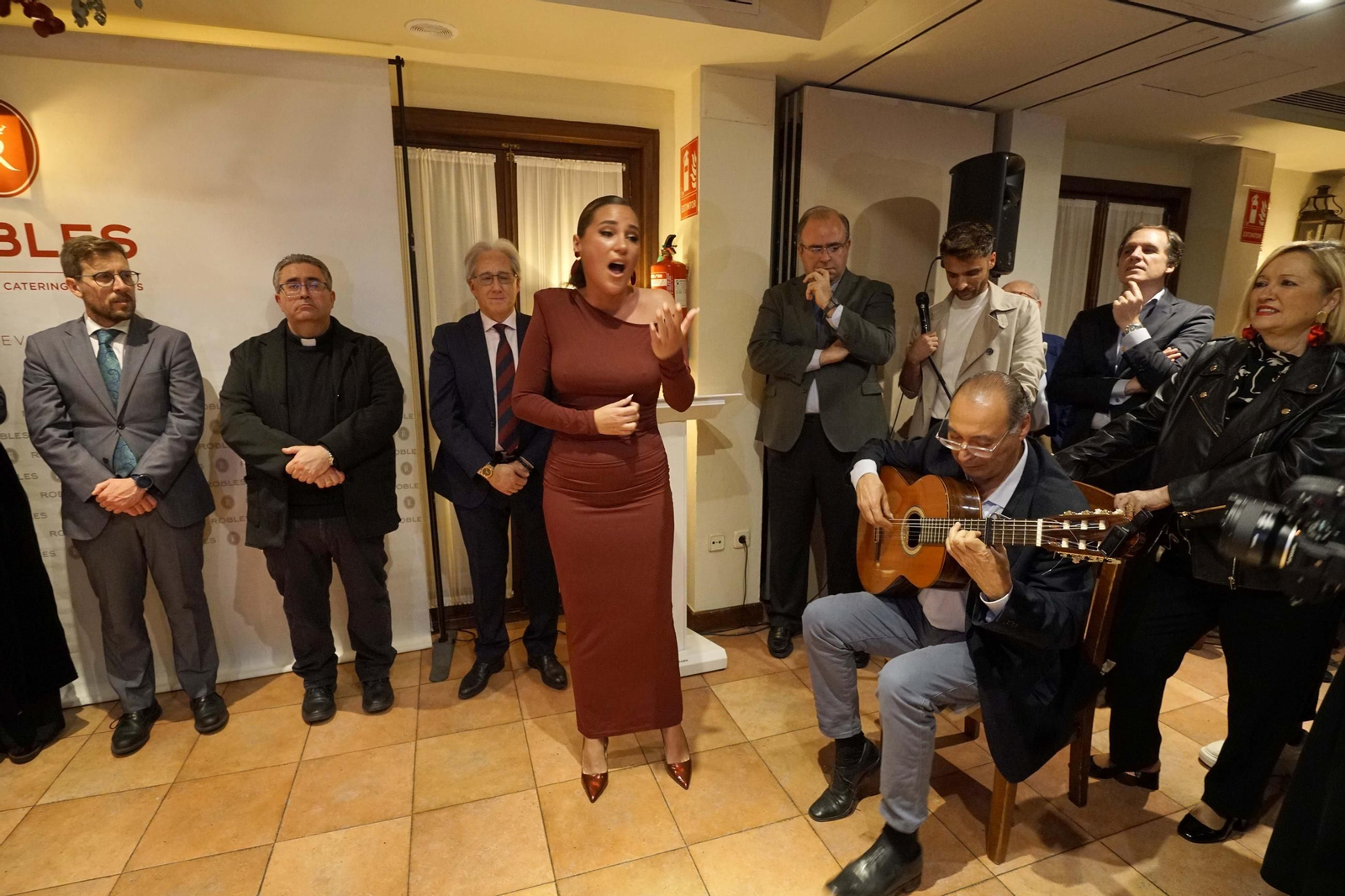 Las imágenes de la entrega de la Cántara de Honor a Laura Gallego en Casa Robles